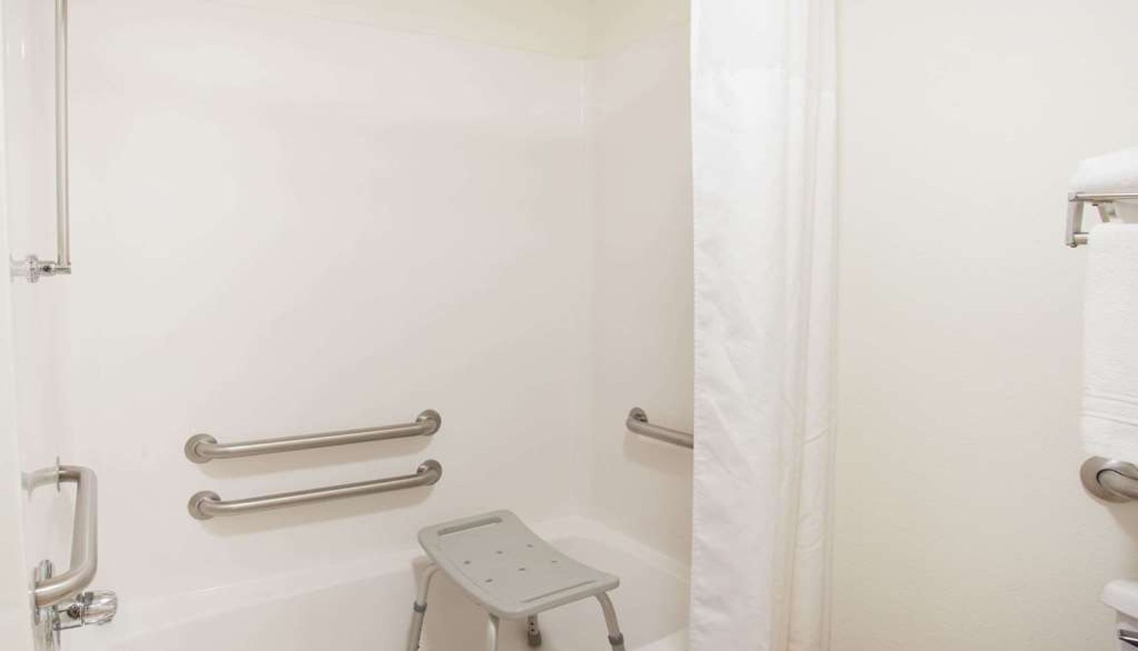 Zimmer - Super 8 by Wyndham Monmouth IL