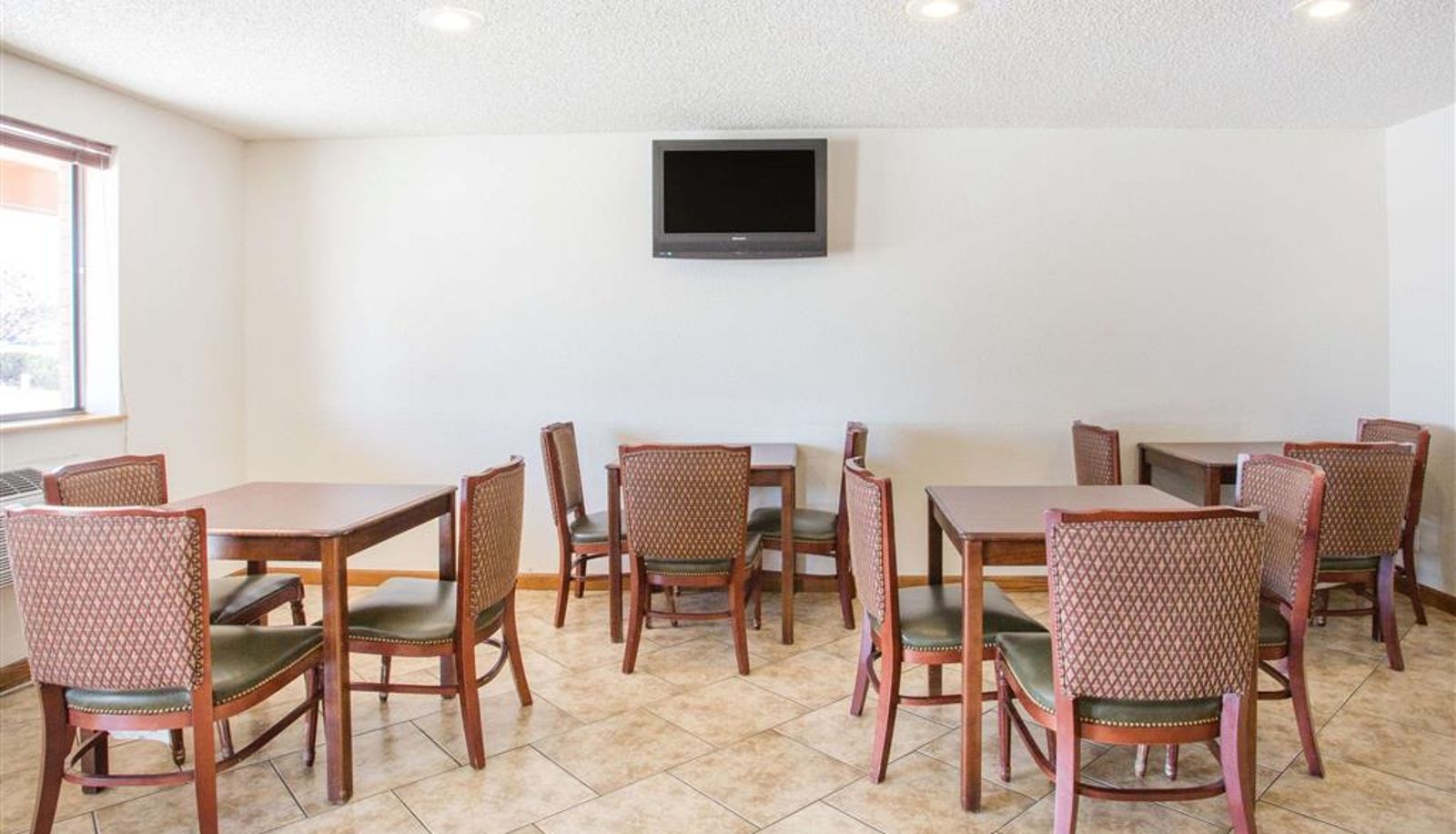 Vista interior - Super 8 by Wyndham Kingman
