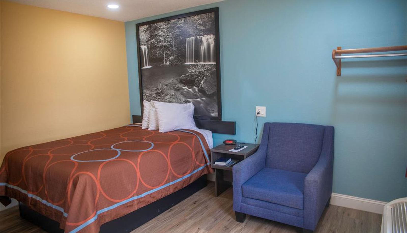 Room - Super 8 by Wyndham Mountain Home