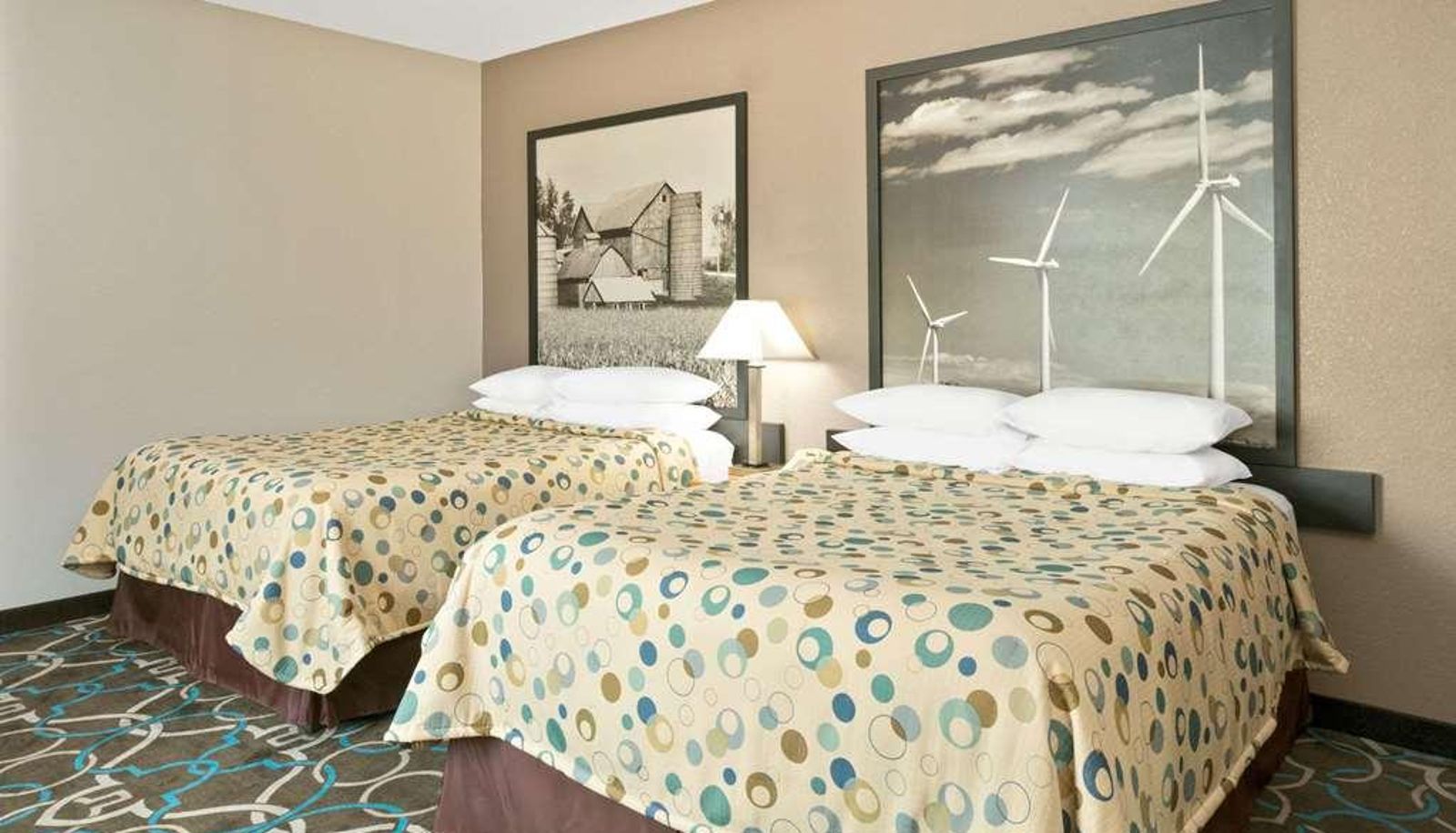 Quadruple room - Super 8 by Wyndham Walnut