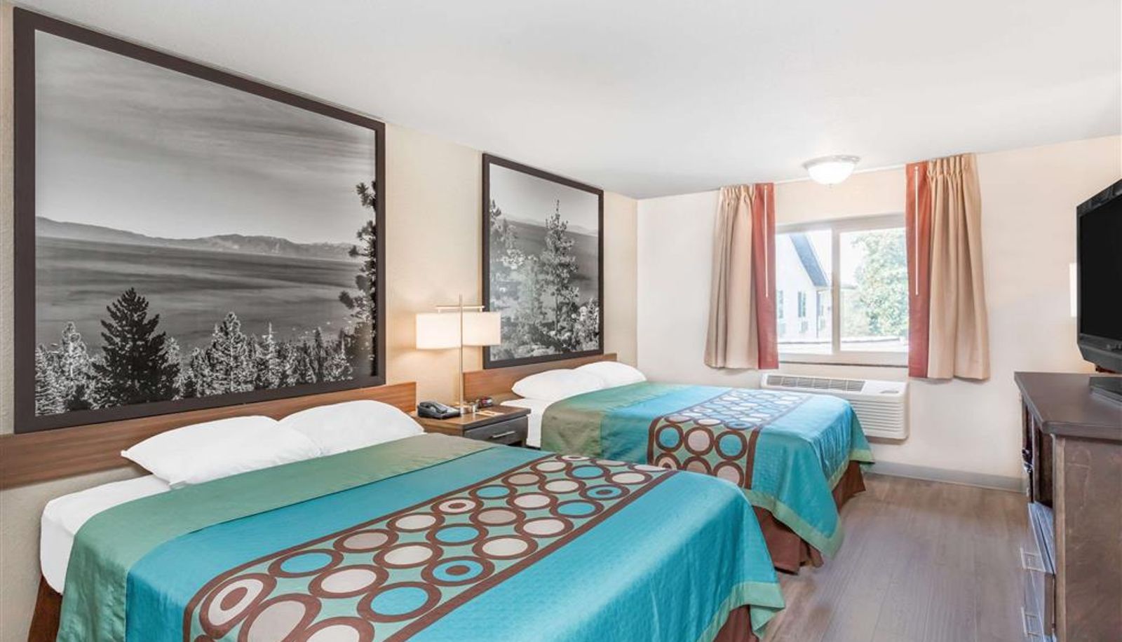 Room - Super 8 by Wyndham Redding
