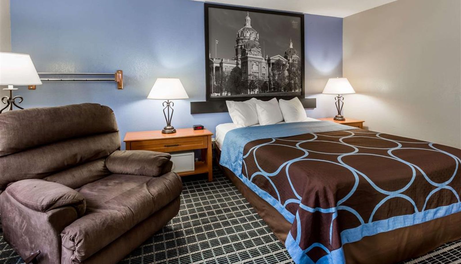 Room - Super 8 by Wyndham Iowa City/Coralville