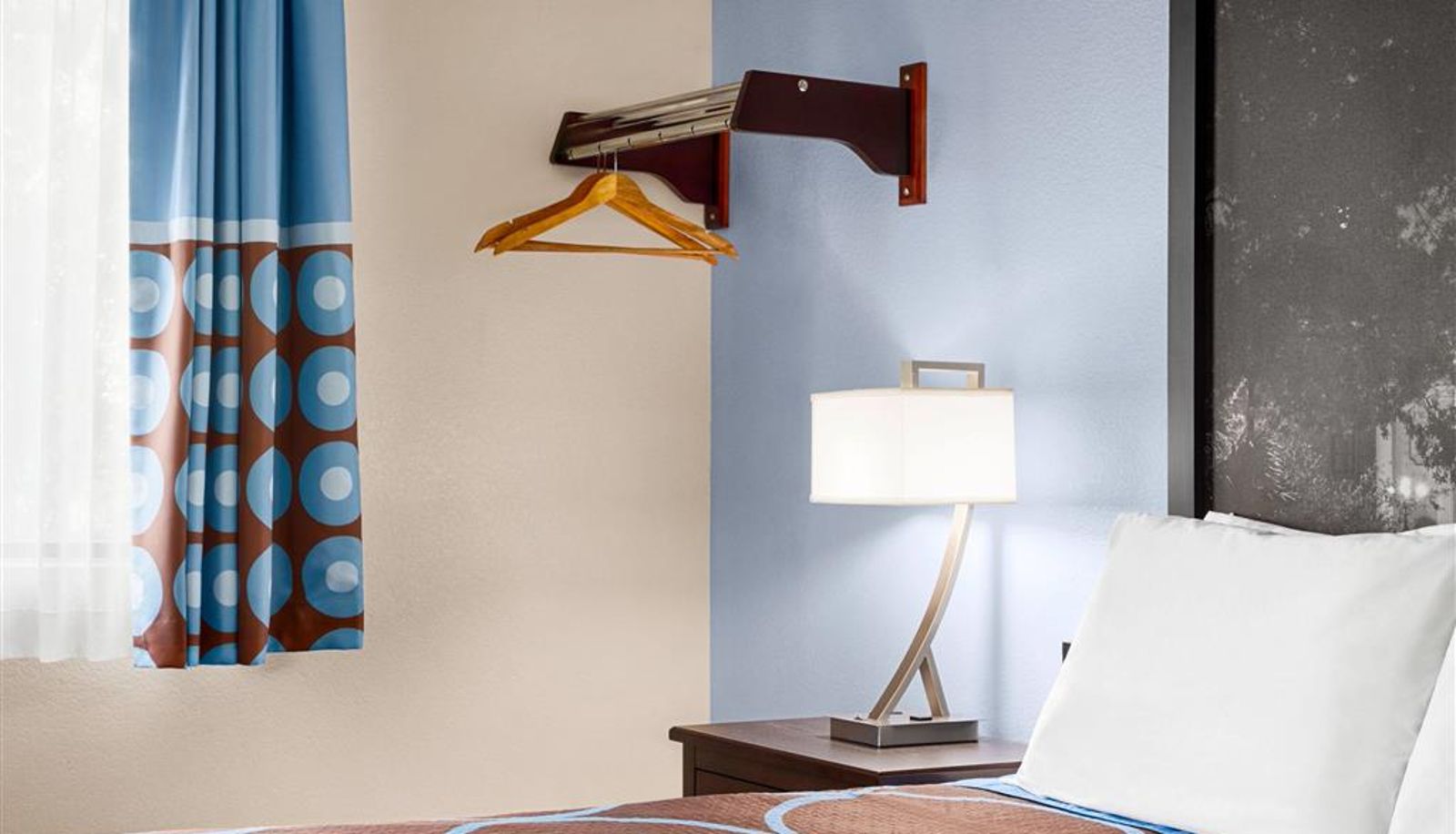 Room - Super 8 by Wyndham Lenexa Overland Park/Mall Area