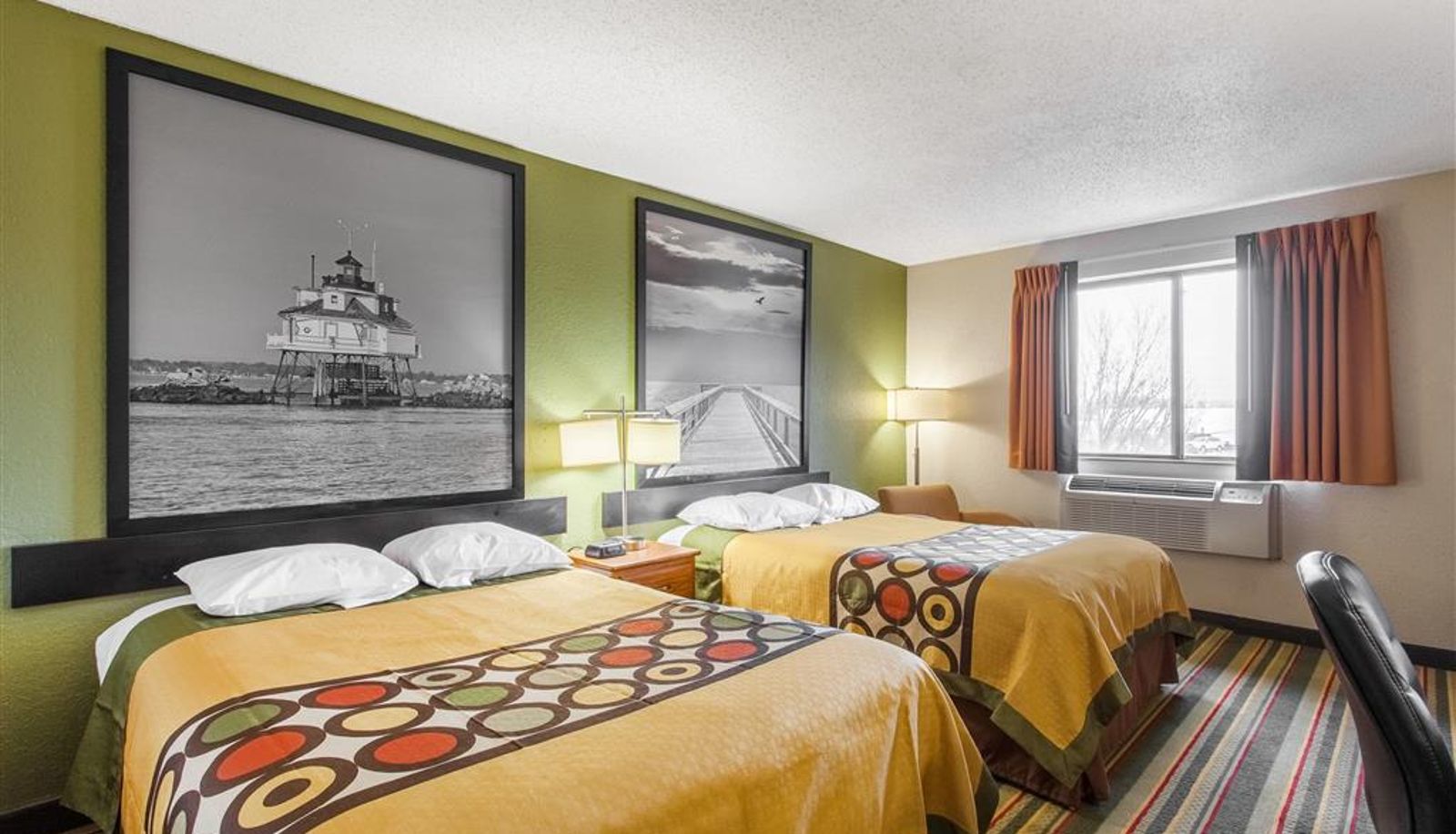 Room - Super 8 by Wyndham College Park Wash DC Area
