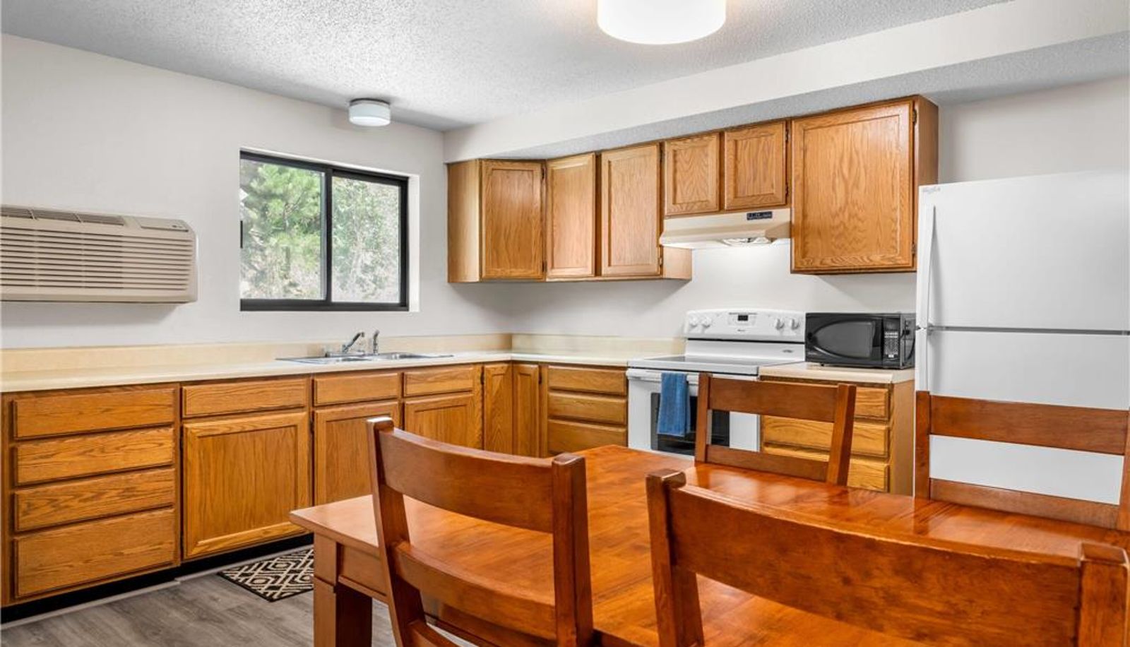Suite - Super 8 by Wyndham Custer/Crazy Horse Area