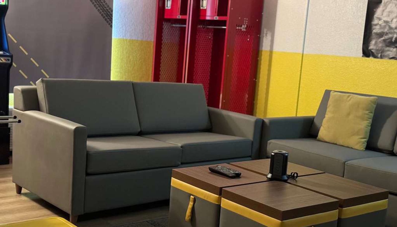 Room - Super 8 by Wyndham Bloomington/Airport
