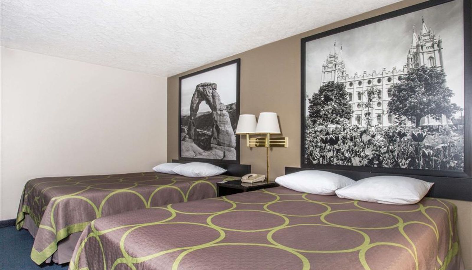 Room - Super 8 by Wyndham Logan