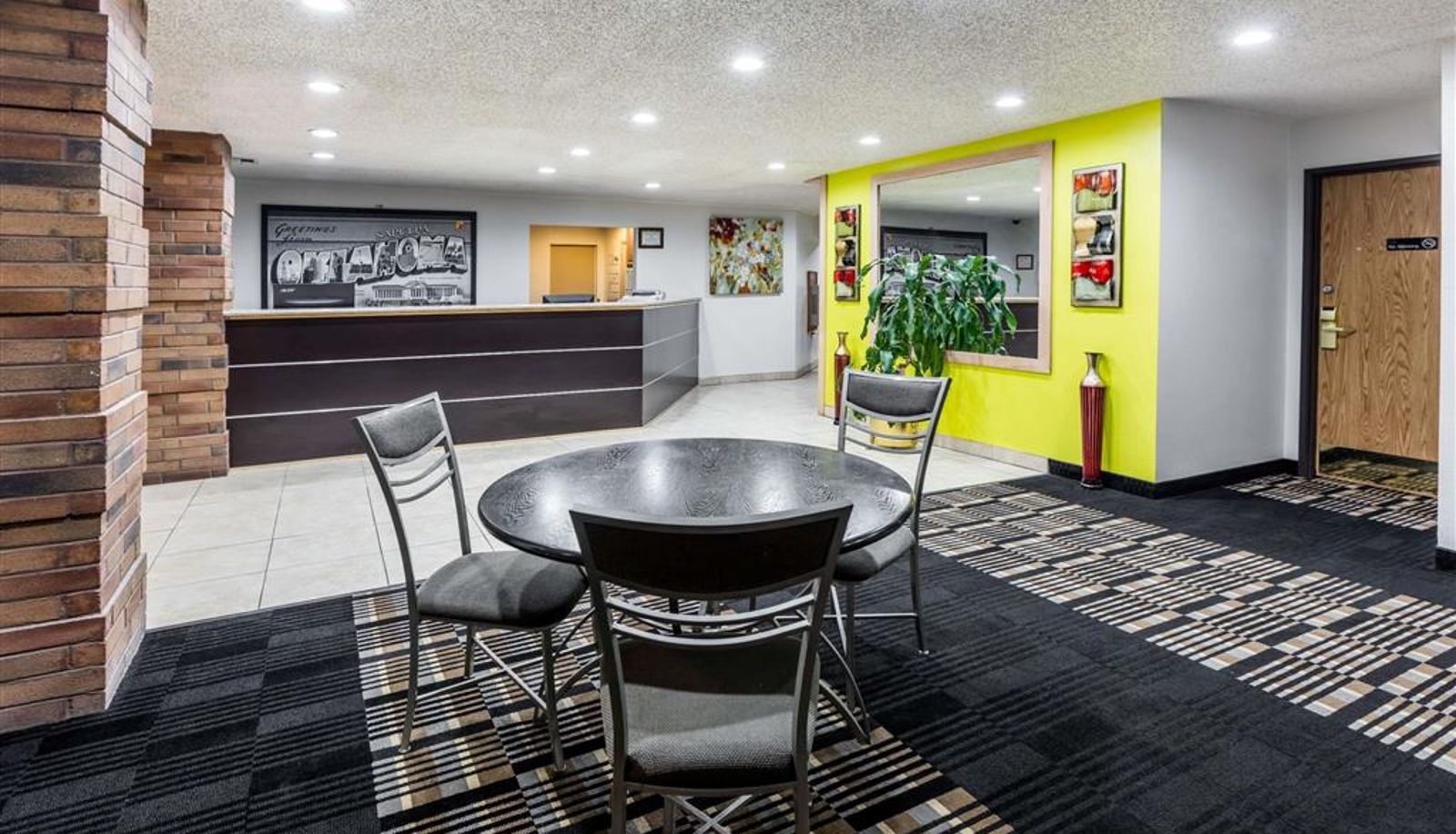 Hall - Super 8 by Wyndham Sapulpa/Tulsa Area