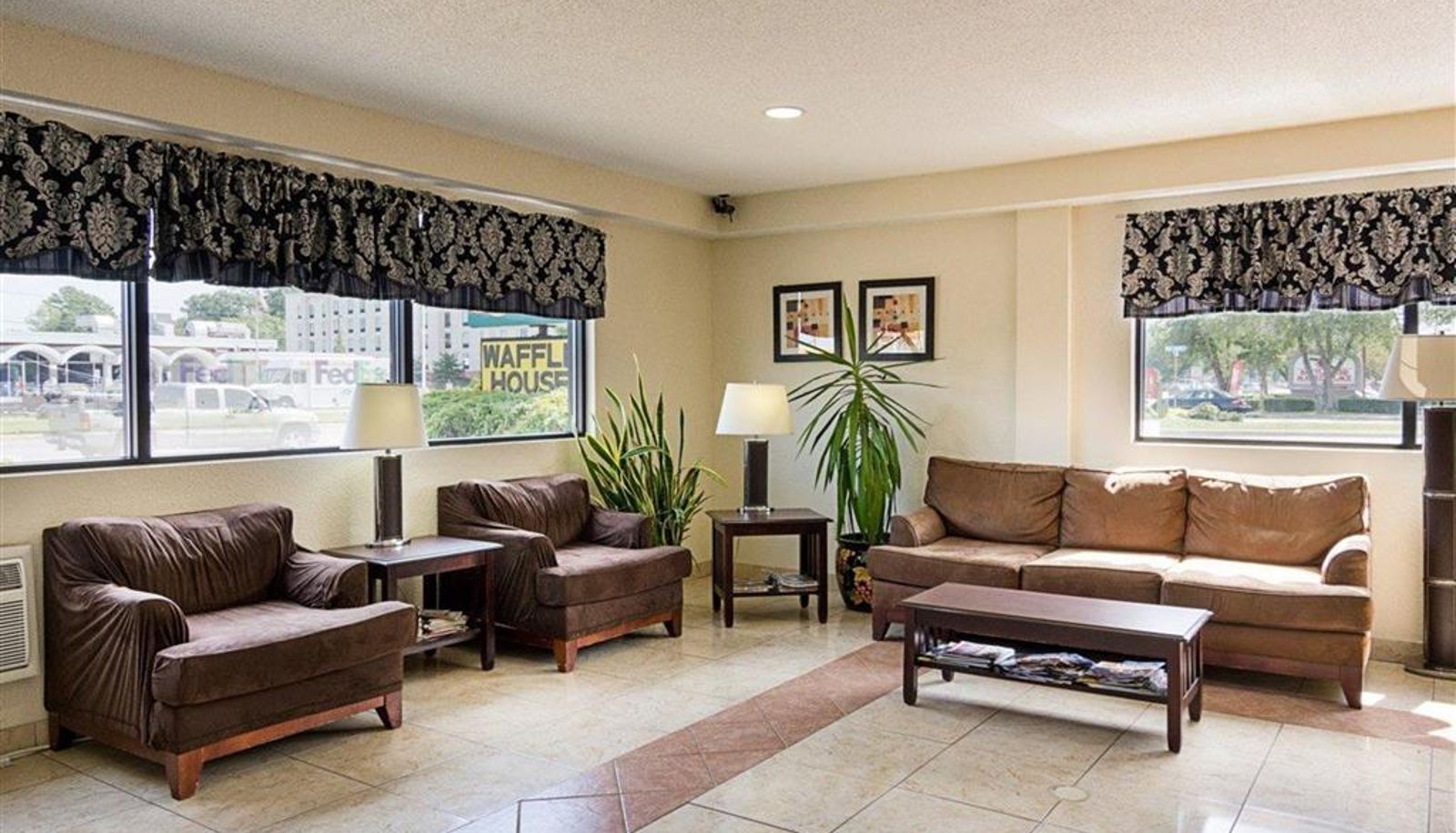 Lobby - Quality Inn Chesapeake - Greenbrier