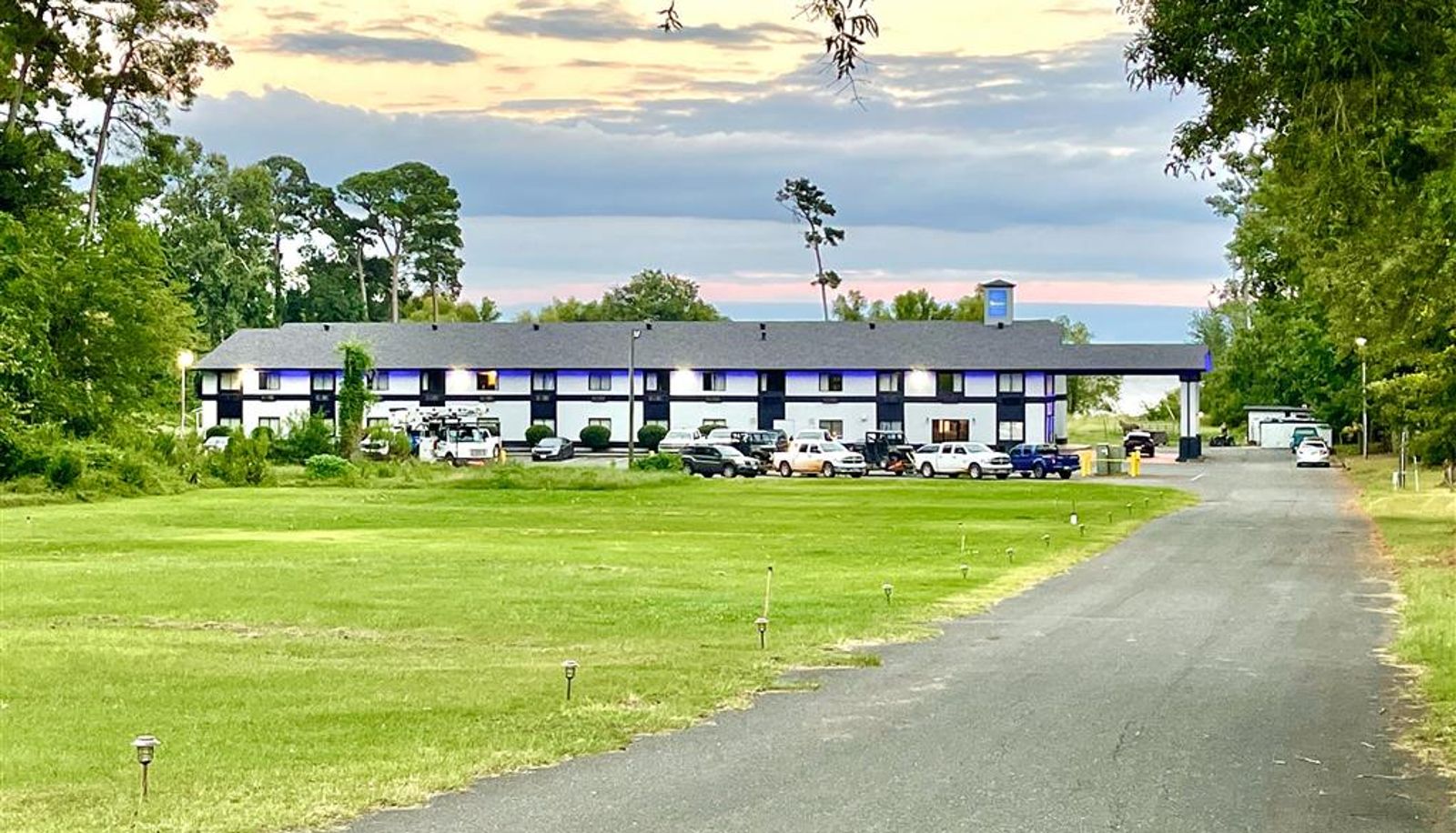 Vista esterna - Rodeway Inn & Suites