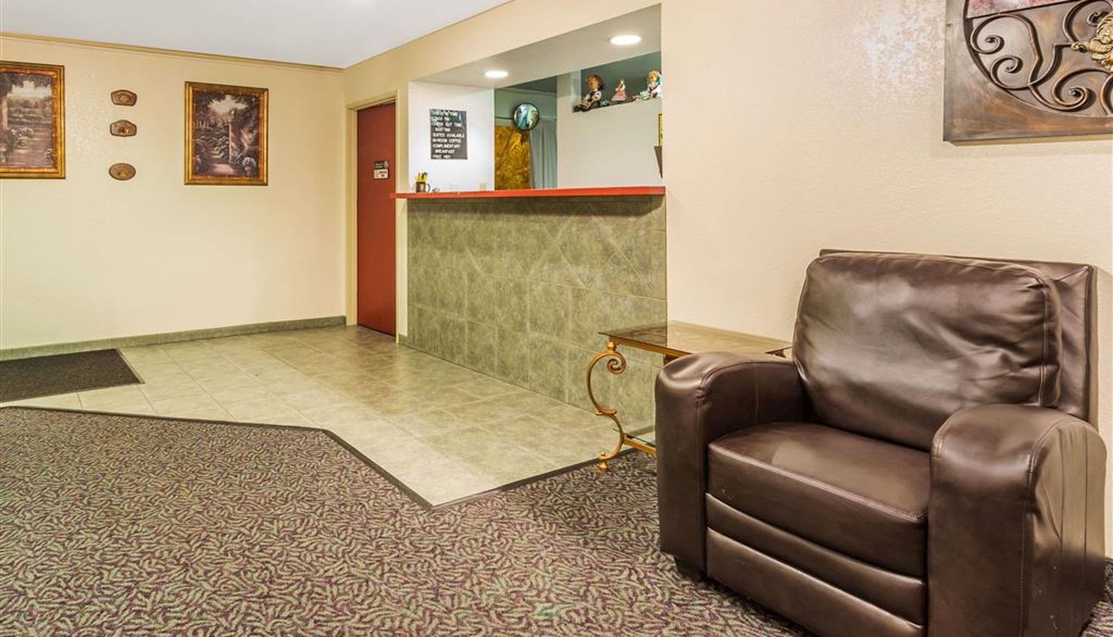 Hall - Super 8 by Wyndham Greeley