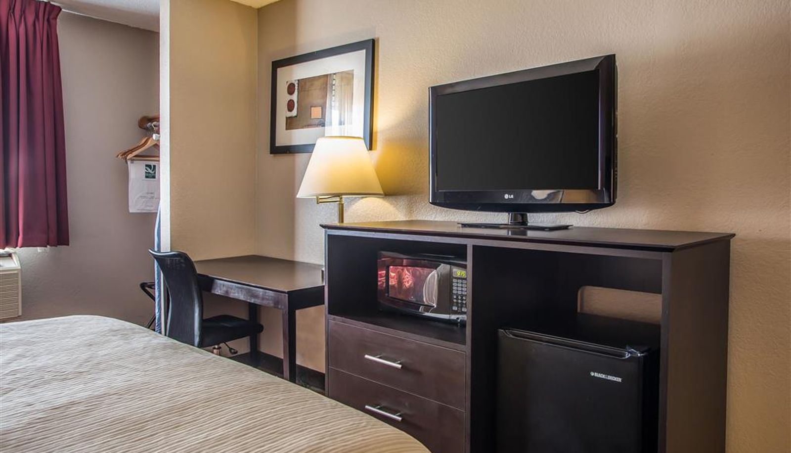 Room - Quality Inn & Suites West Bend