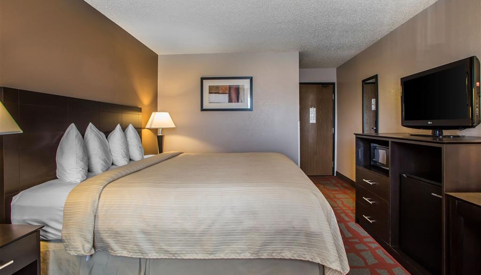 Camera - Quality Inn & Suites West Bend