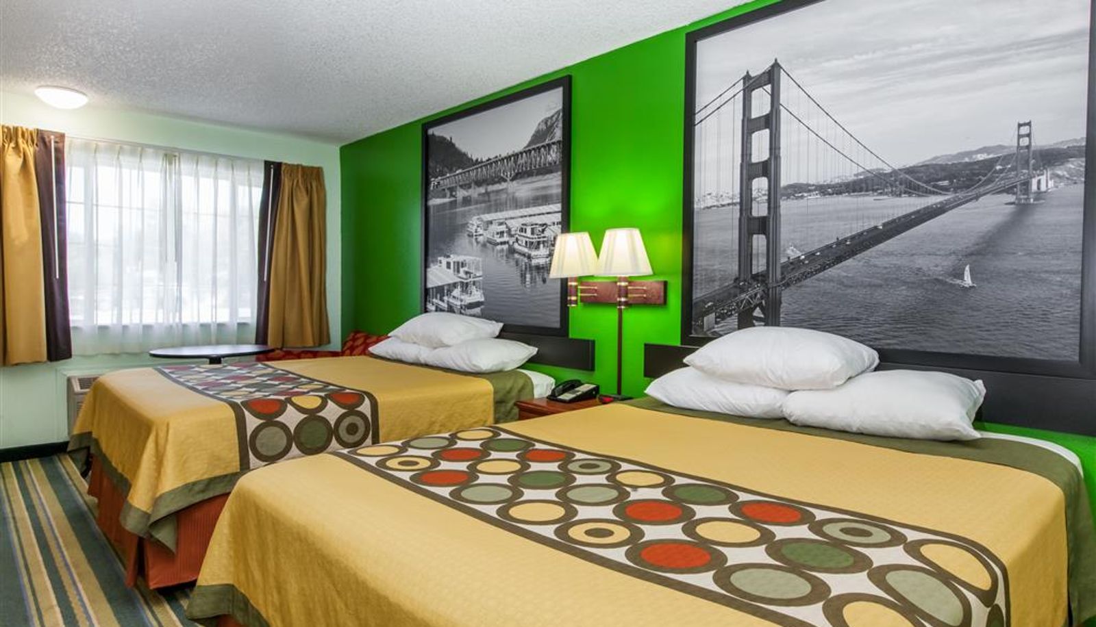 Room - Super 8 by Wyndham Yreka