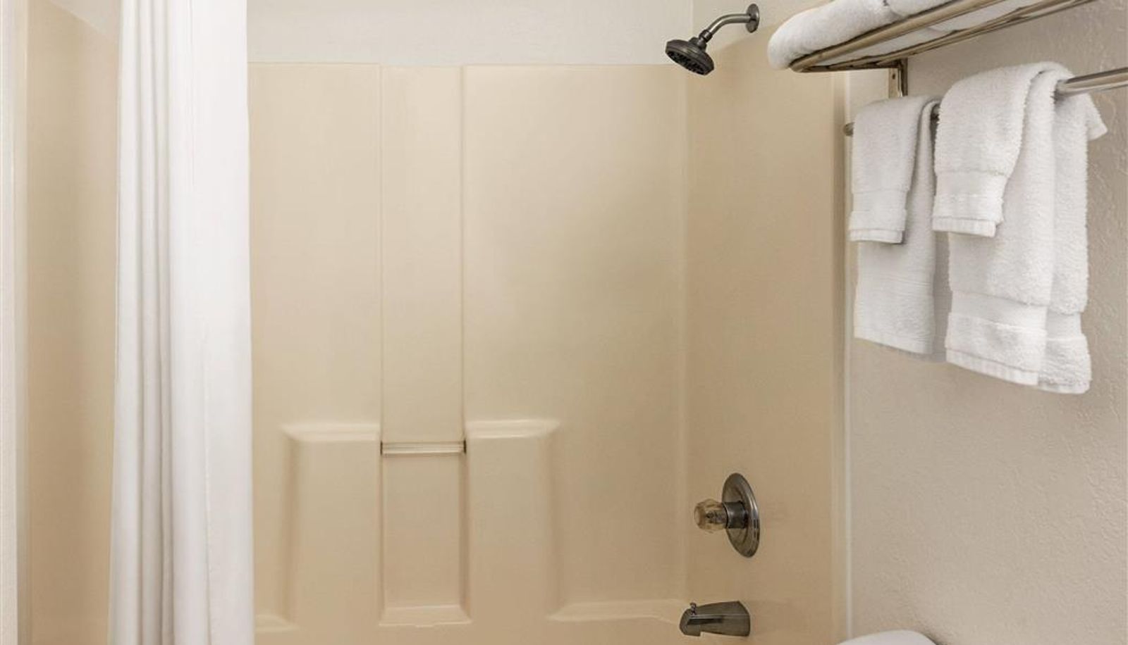 Room - Baymont by Wyndham Cedar Rapids