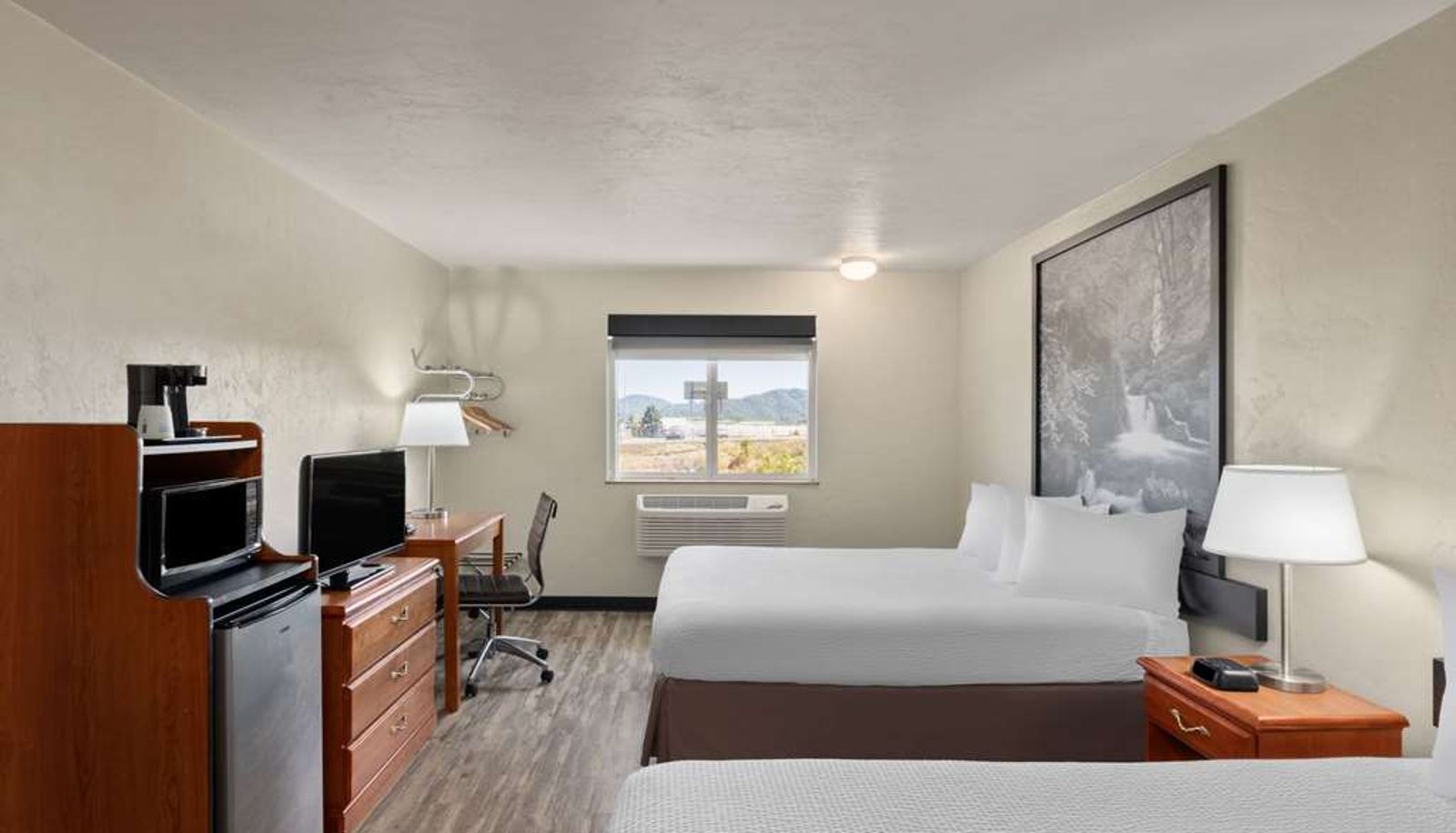 Room - Super 8 by Wyndham Roseburg