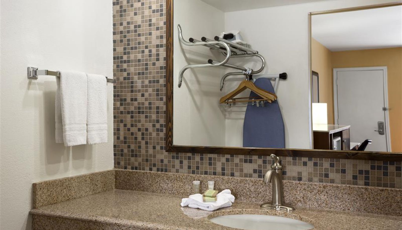 Room - Super 8 by Wyndham Austin Downtown/Capitol Area