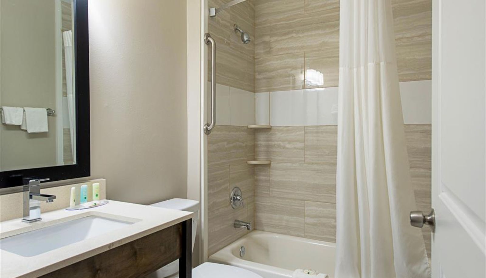 Camera - Quality Inn Mishawaka - South Bend