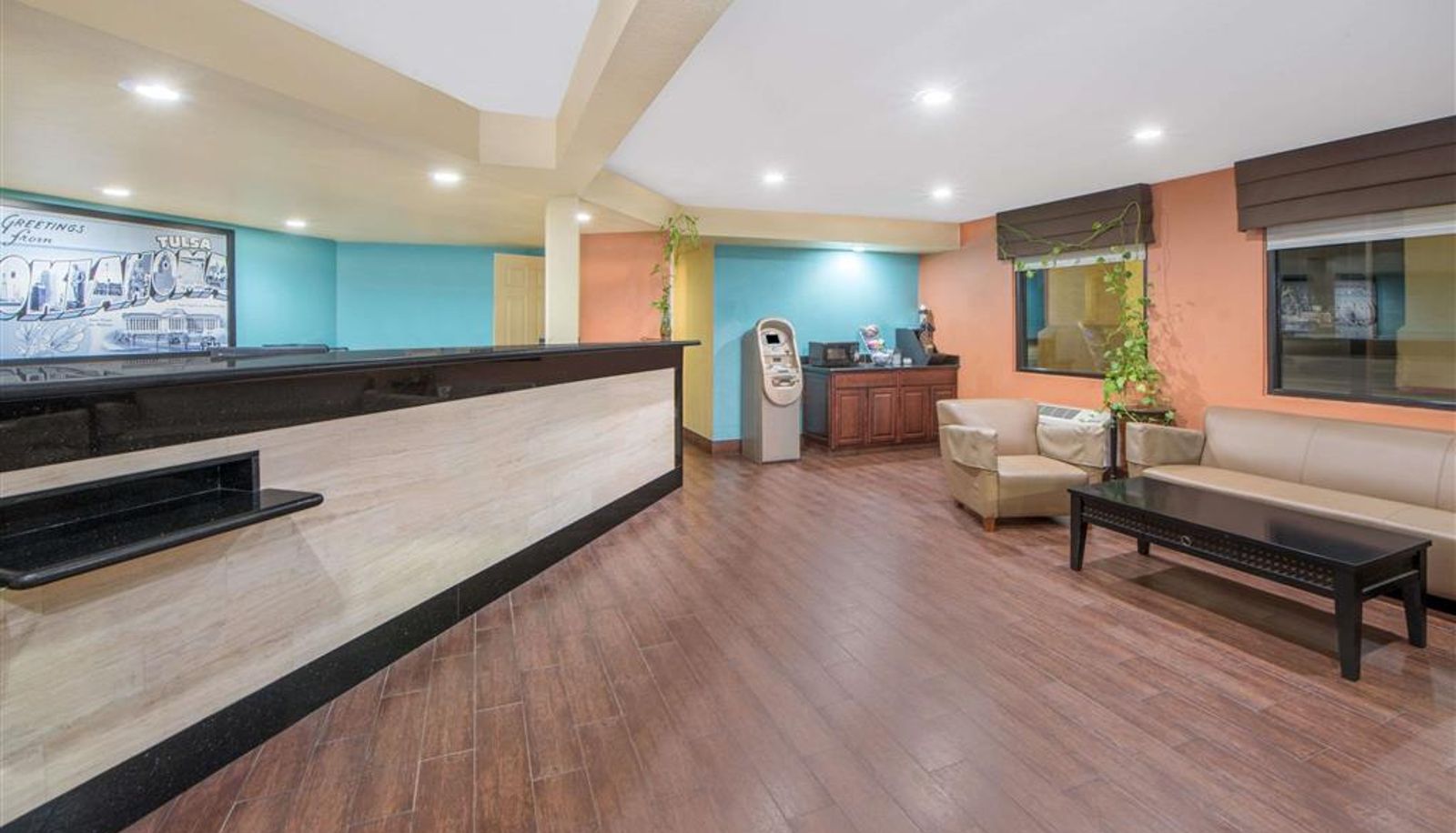 Hall - Super 8 by Wyndham Tulsa/Route 66