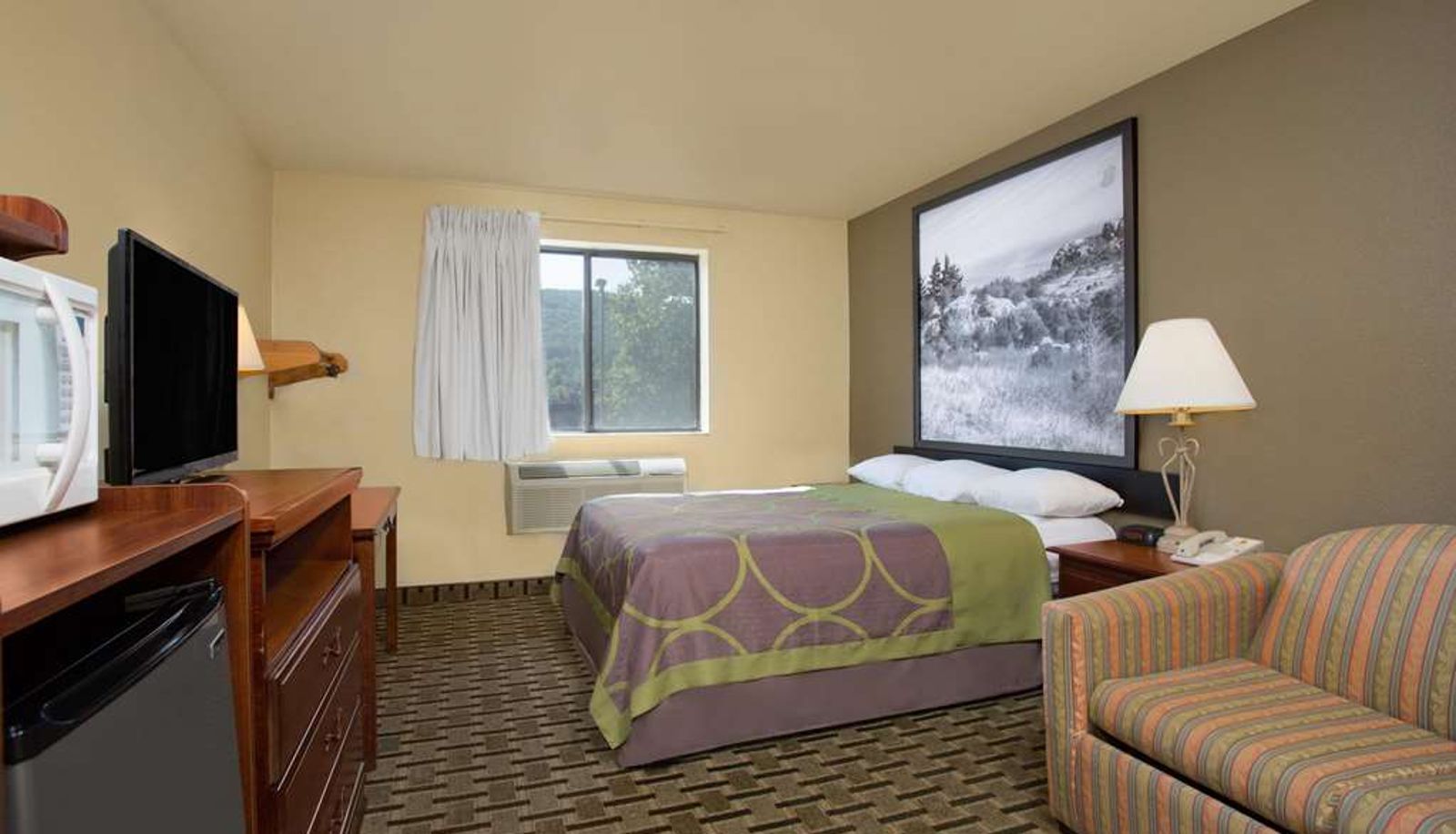 Room - Super 8 by Wyndham Lynchburg VA
