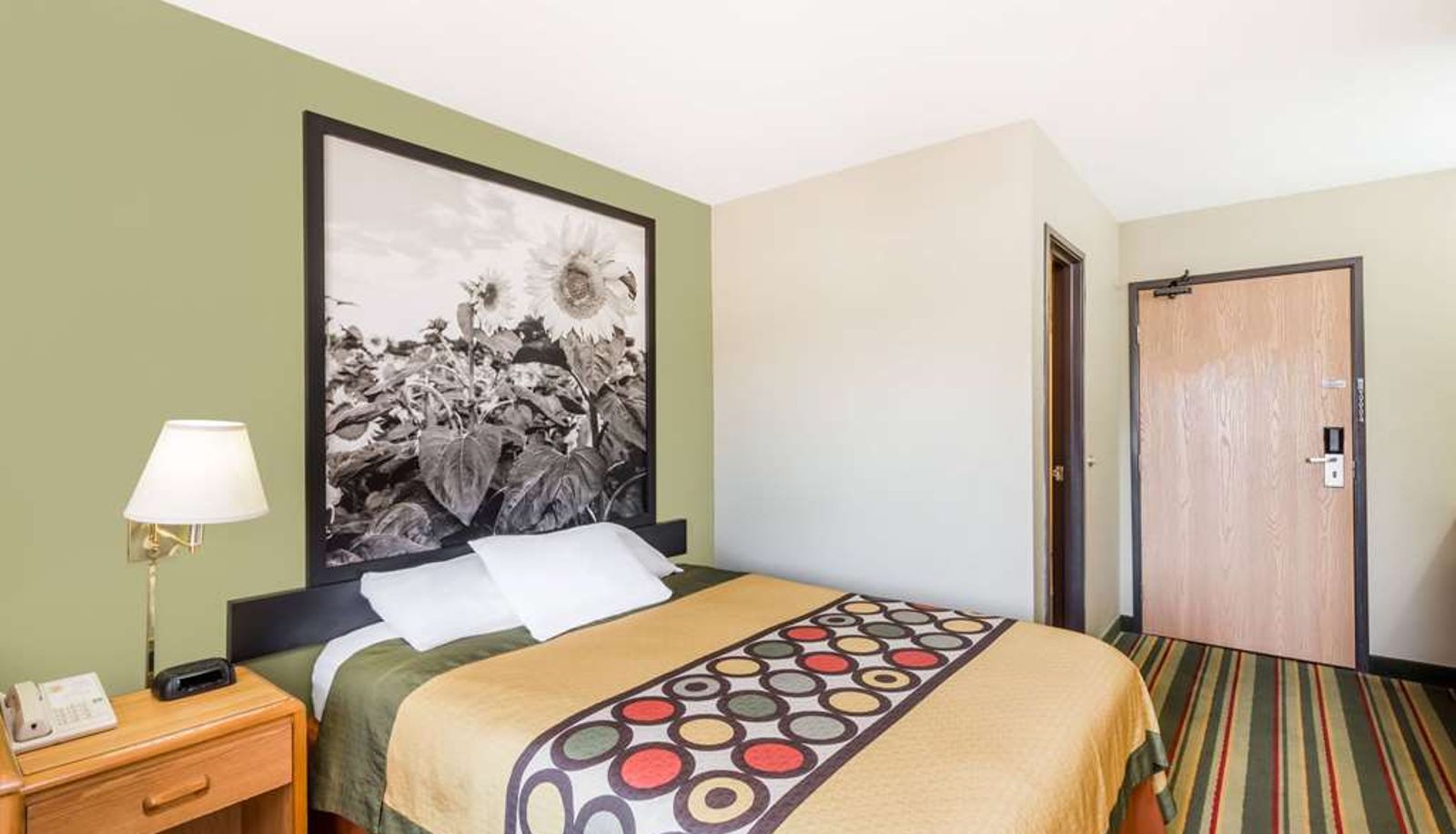 Room - Super 8 by Wyndham Chanute