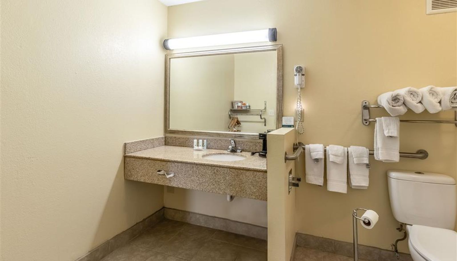 Room - Quality Inn Franklin - Cool Springs Area