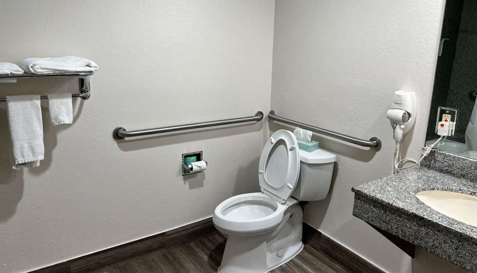 Zimmer - Econo Lodge Beaumont I-10 South