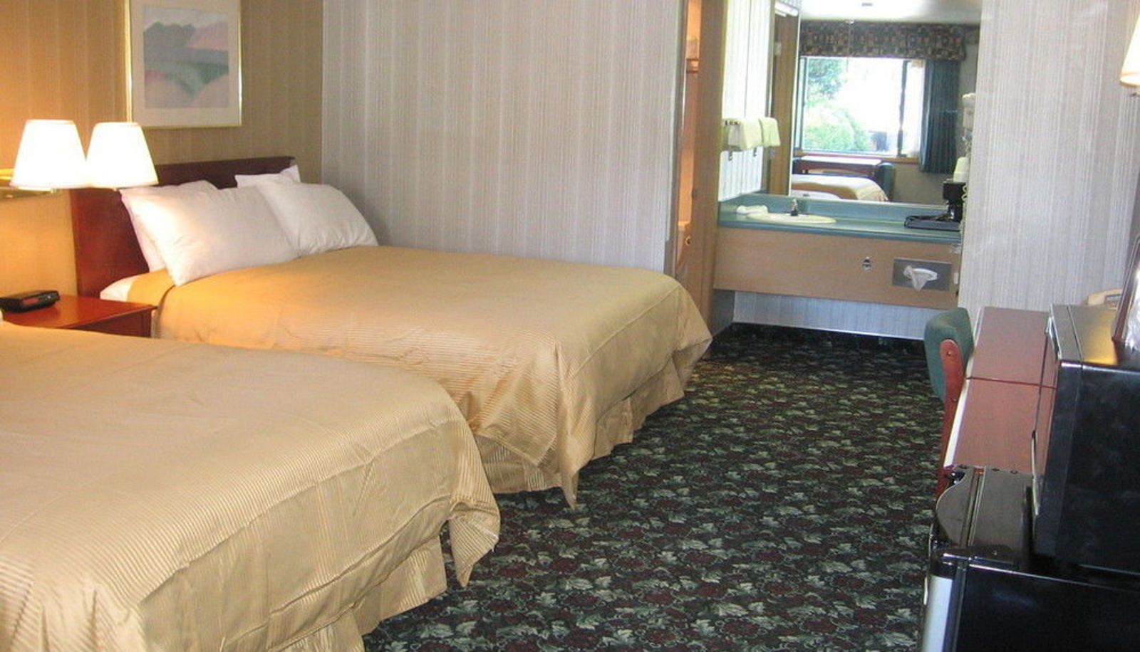 Room - Americas Best Value Inn Phoenix Medford