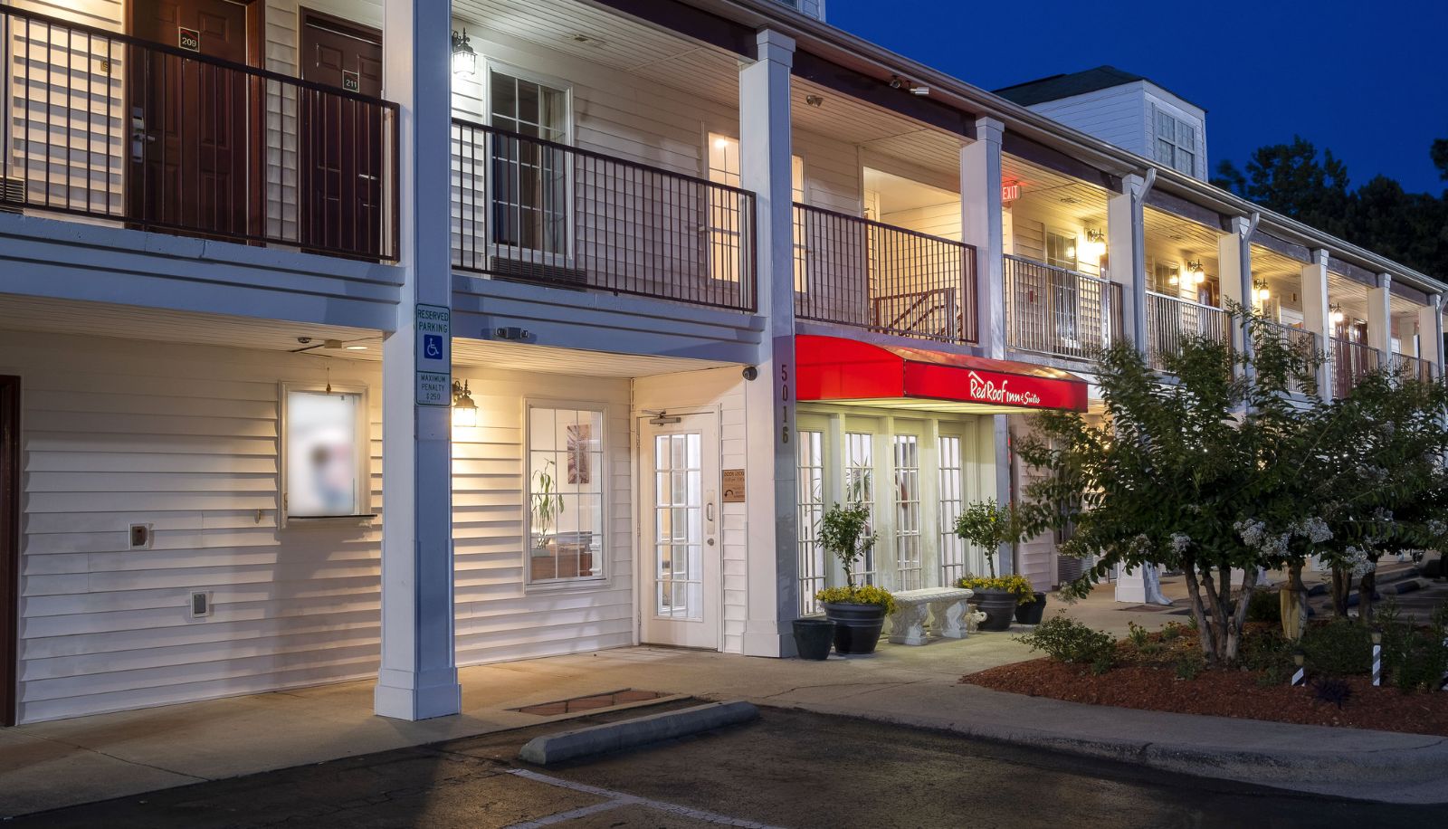 Informacje - Red Roof Inn & Suites Wilson