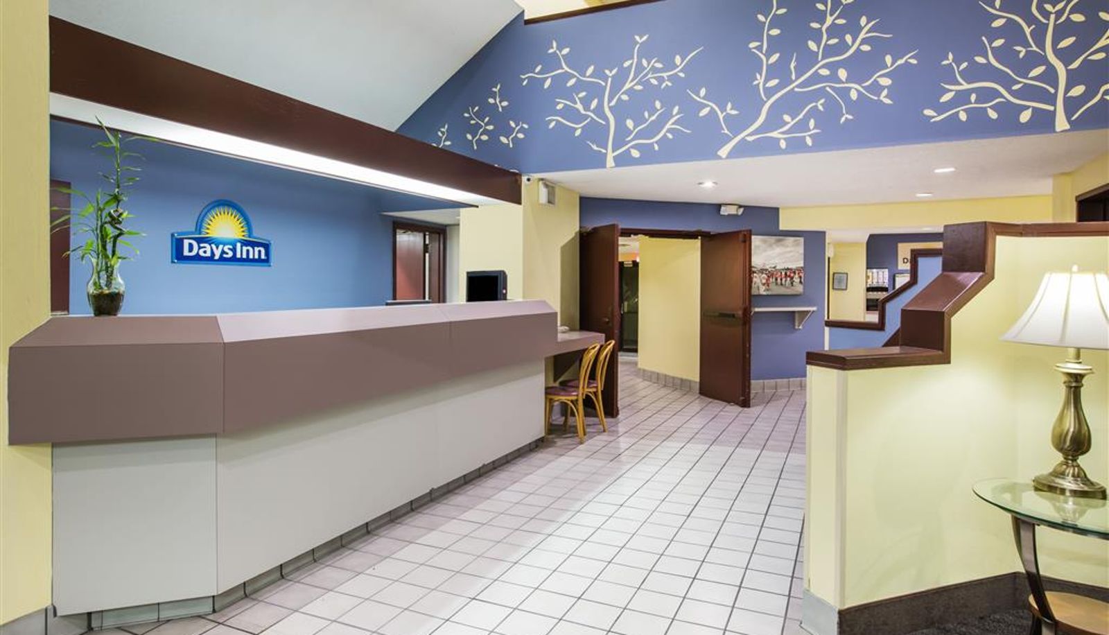 Lobby - Days Inn by Wyndham Blue Springs
