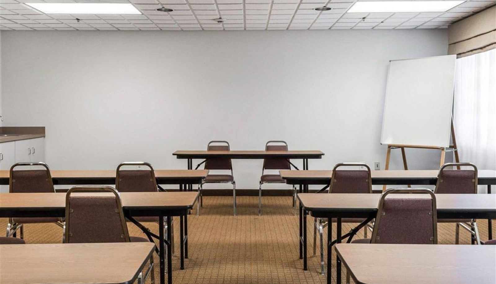 Conference room - Spark by Hilton Lynchburg