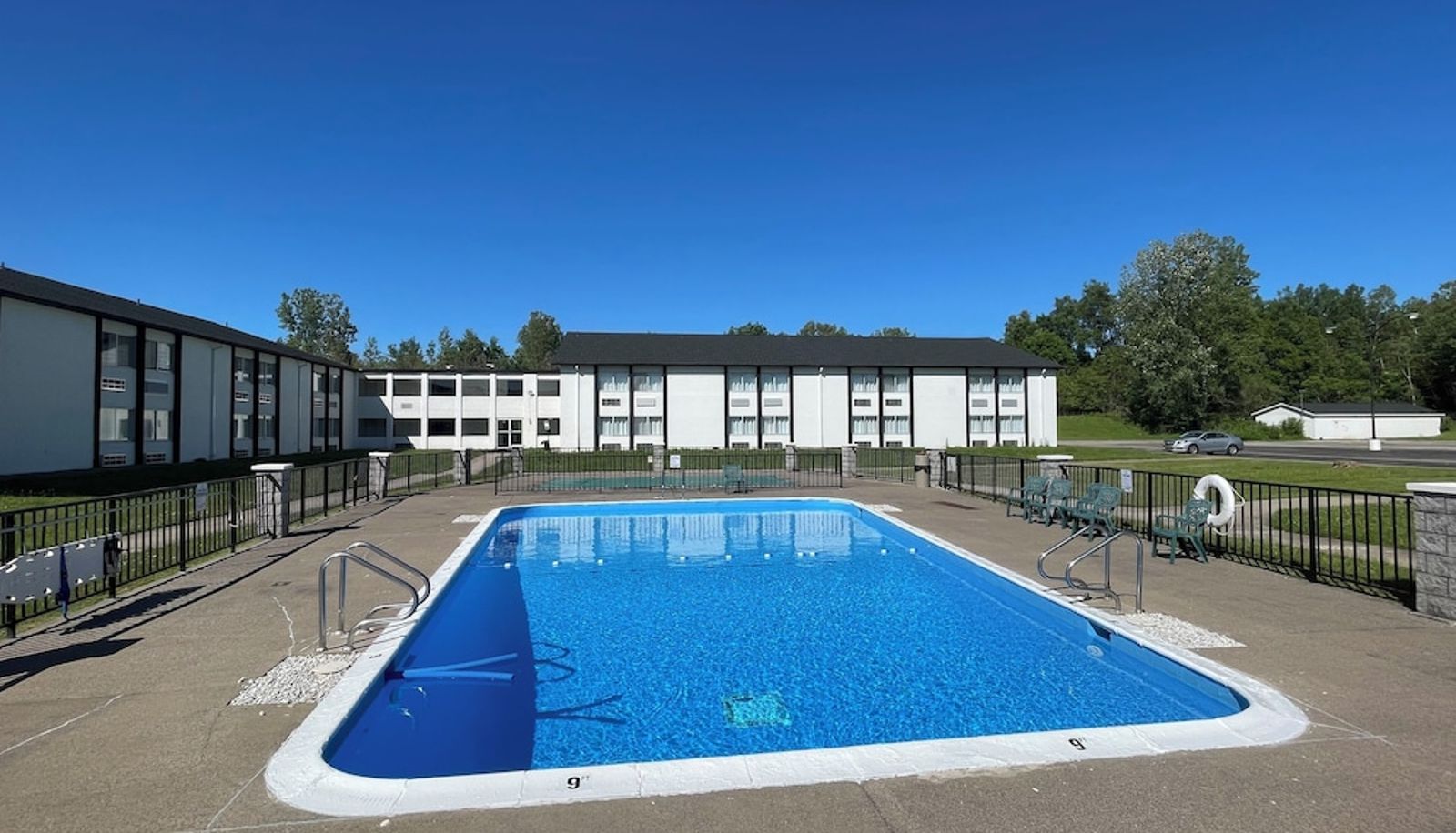 Zwembad - Days Inn by Wyndham Erie