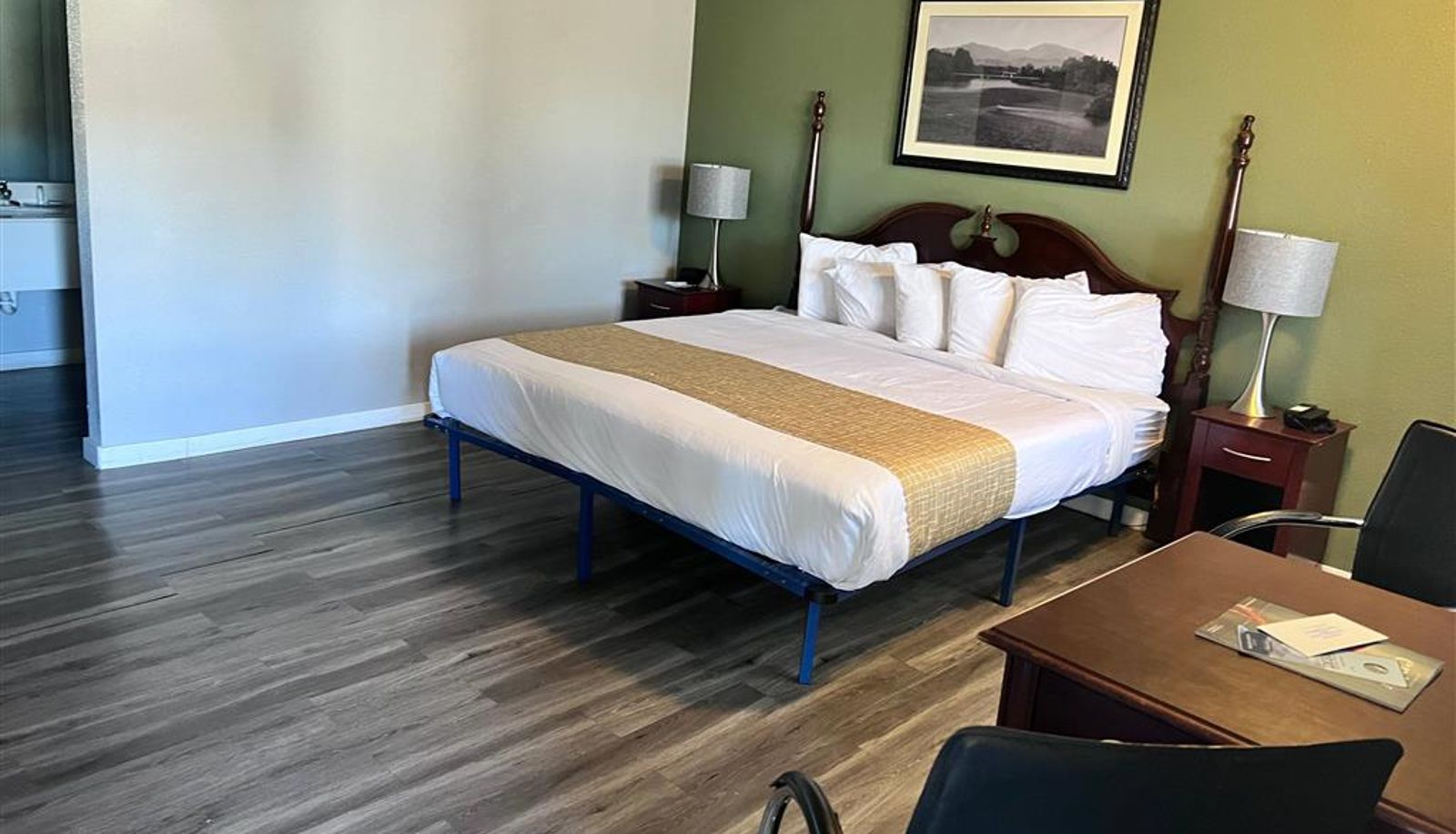 Zimmer - Travelodge by Wyndham Redding CA