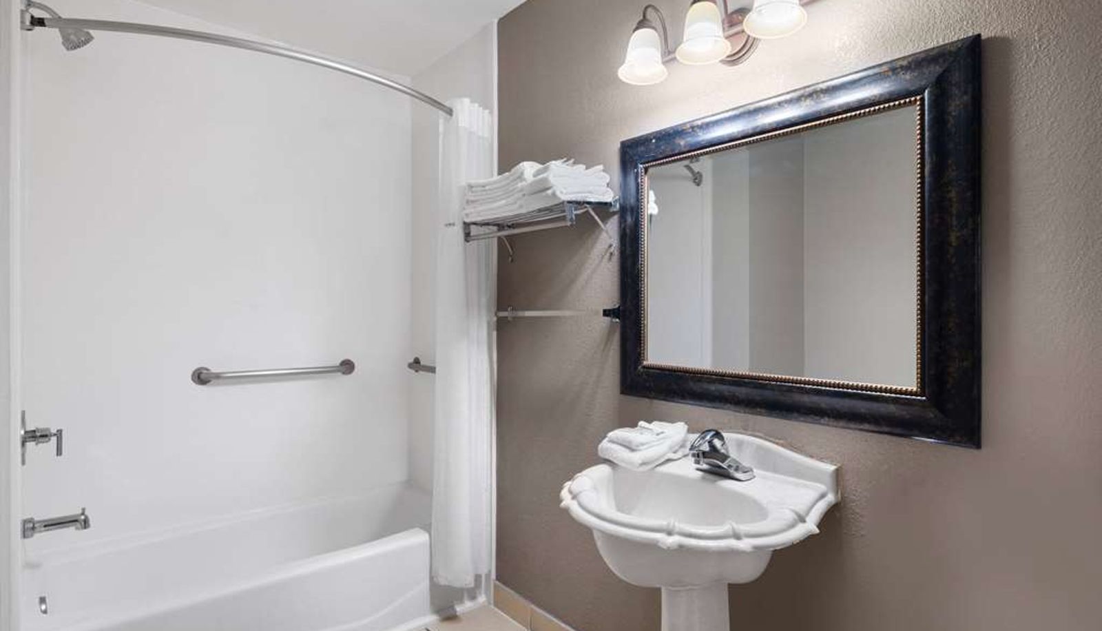 Kamer - Travelodge by Wyndham Tucson AZ