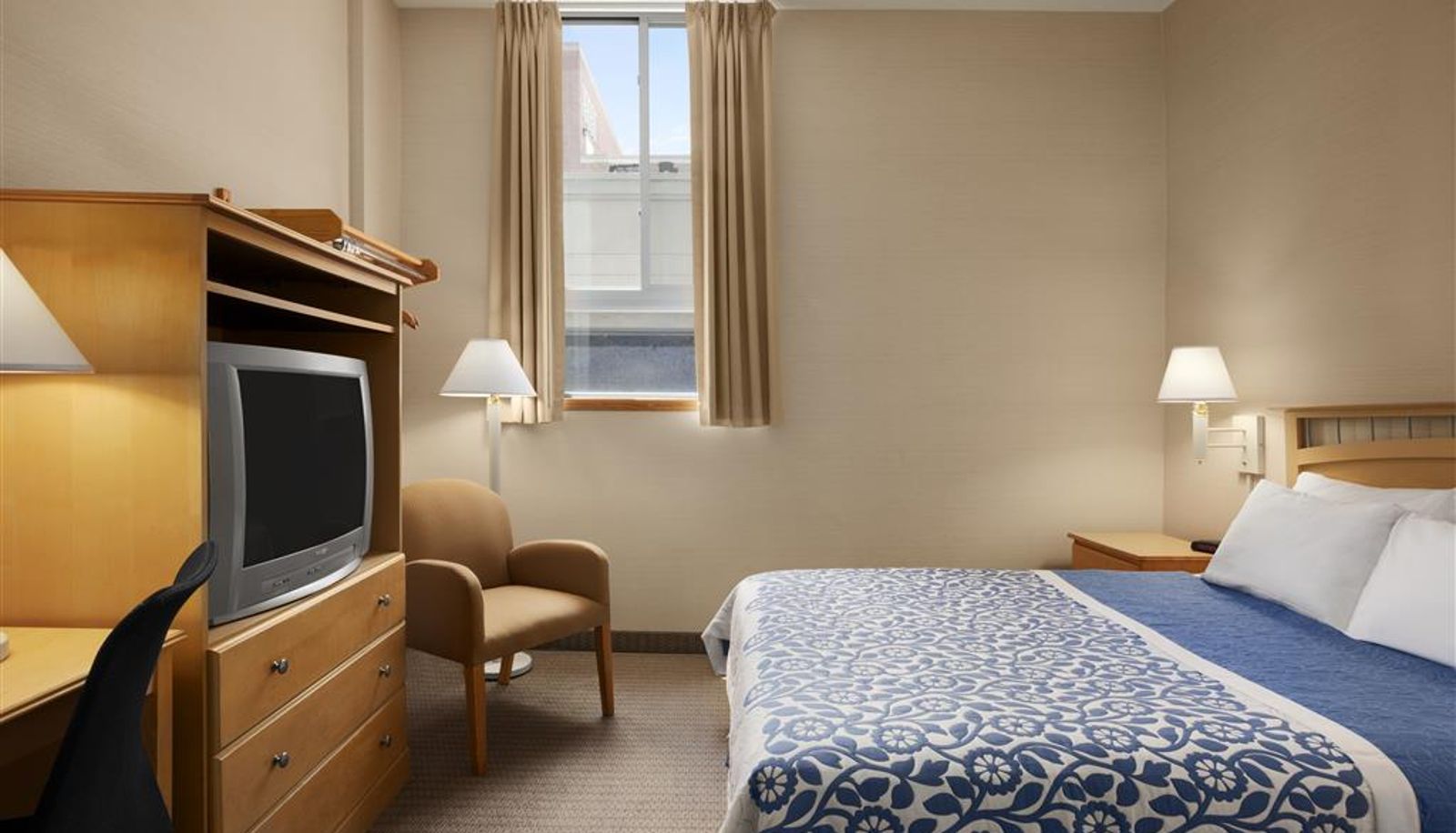 Camera - Days Inn by Wyndham Philadelphia Convention Center