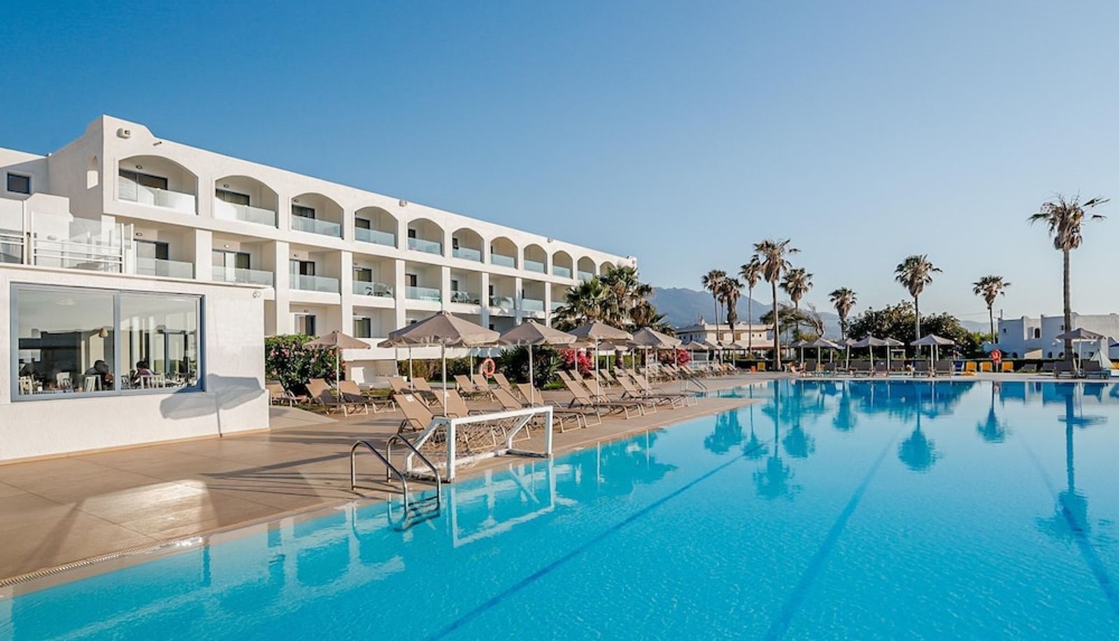 Piscina - Aeolos Beach Hotel