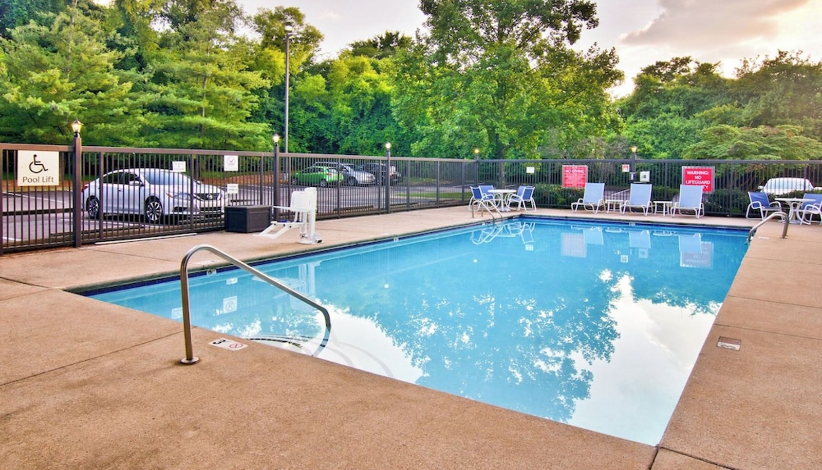 Pool - Four Points by Sheraton Nashville Airport