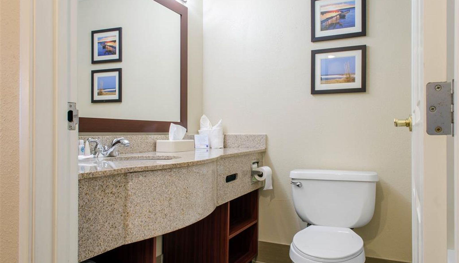 Room - Comfort Inn & Suites Biloxi-D'Iberville