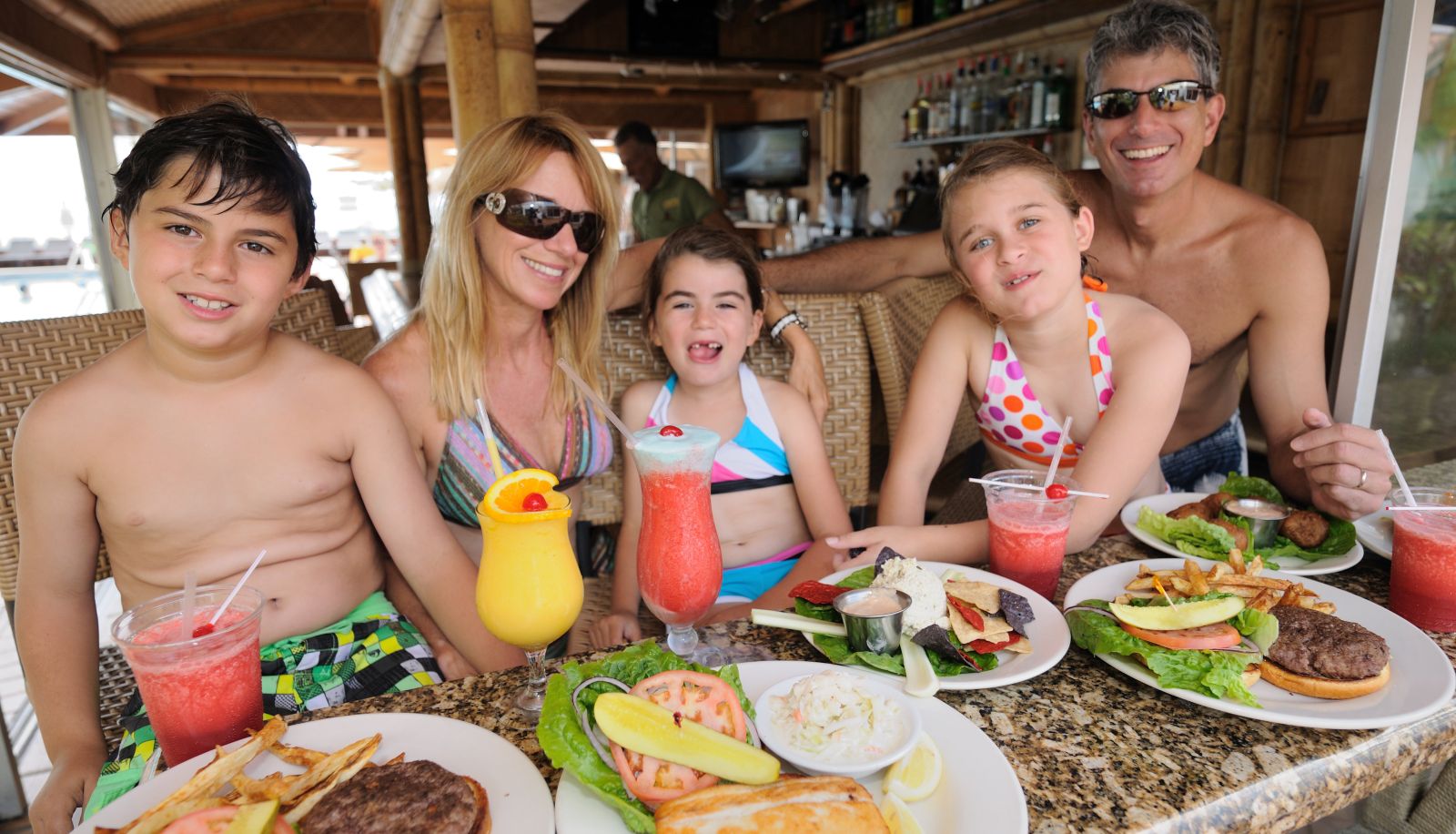 Restaurant - Beachcomber Resort & Club