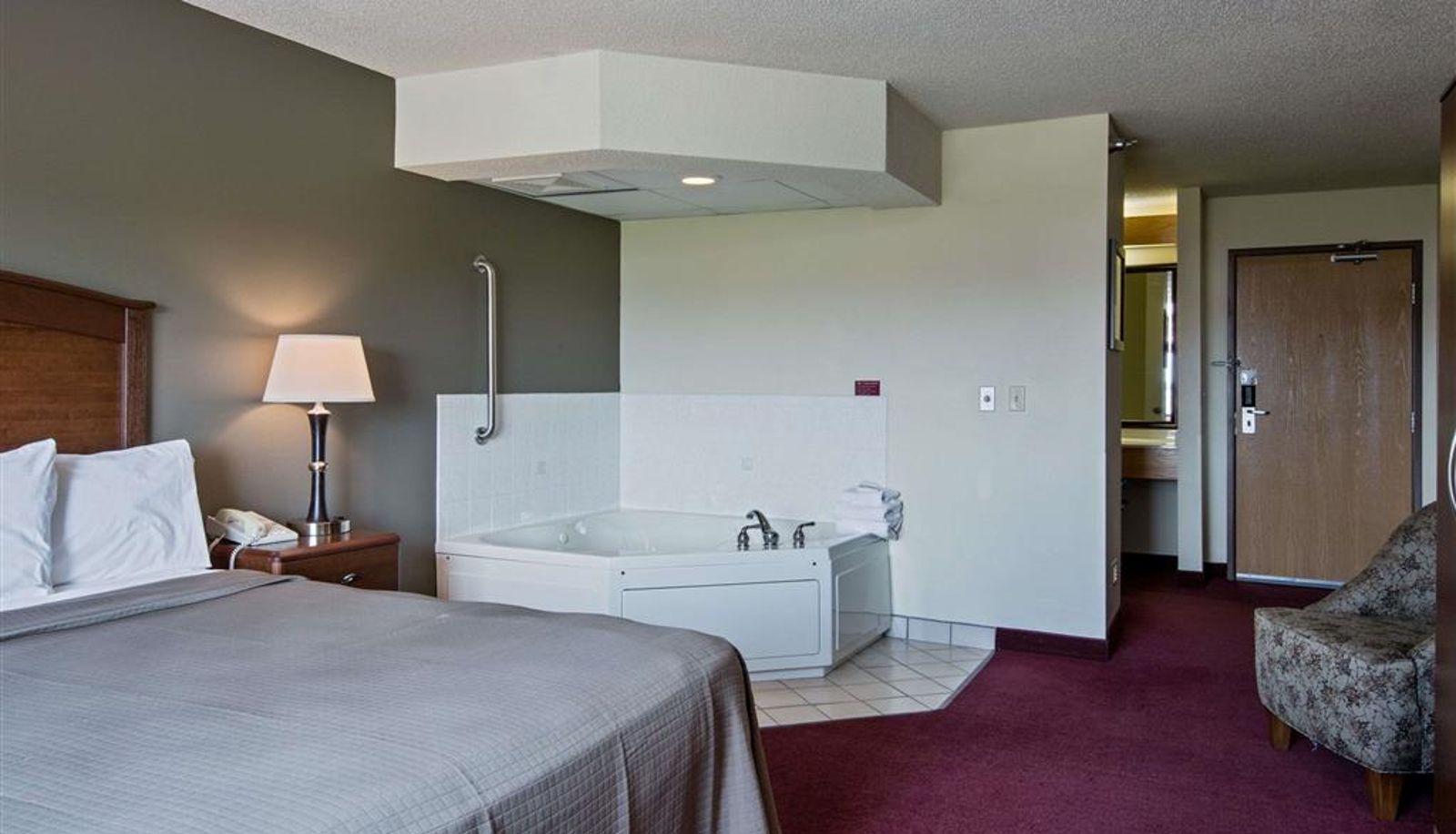 Zimmer - AmericInn by Wyndham Iowa Falls