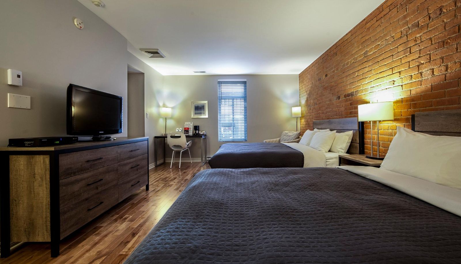 Chambre - HOTEL & SUITES LES LAURENTIDES ST SAUVEU