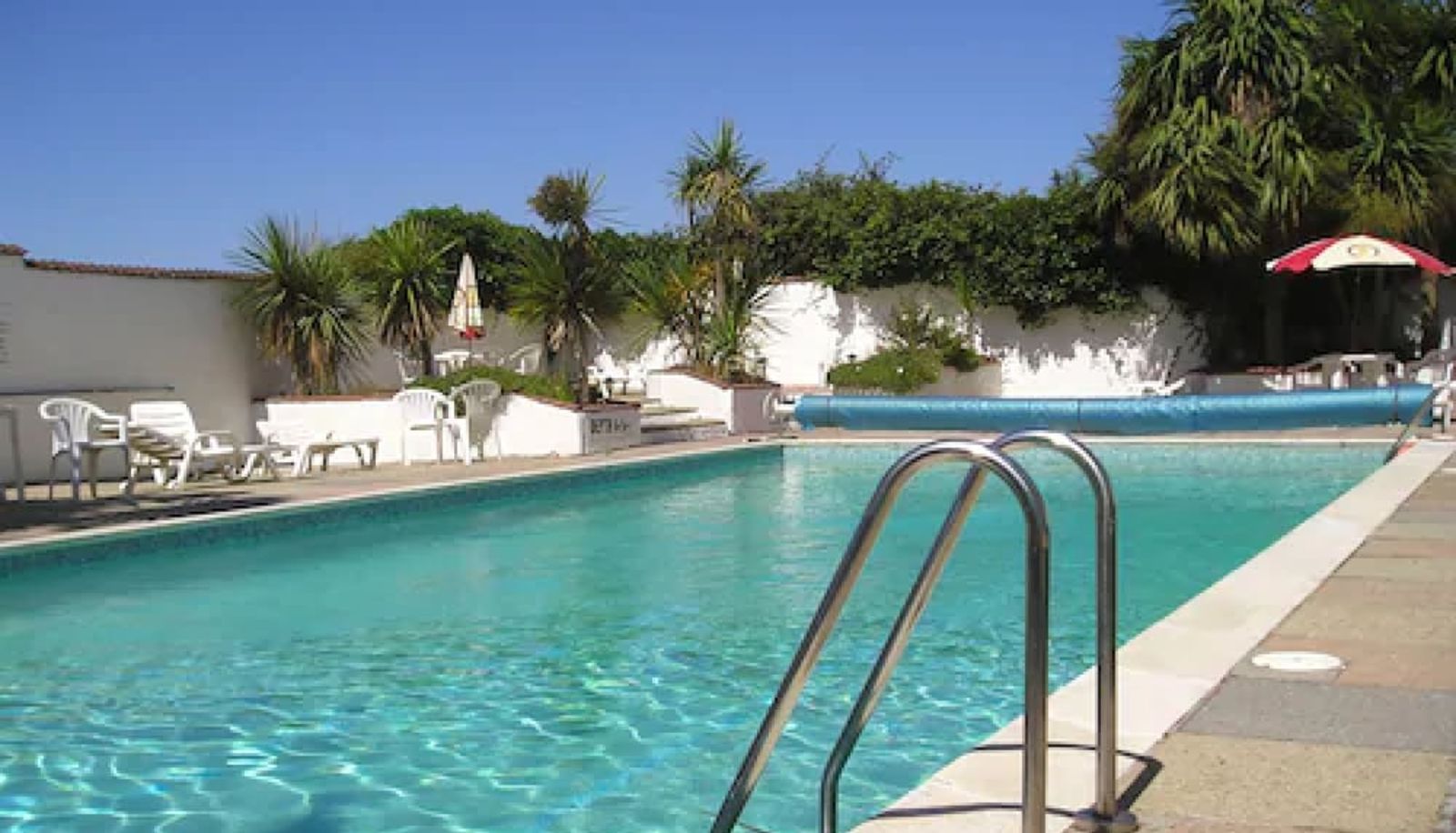 Piscina - Pine Lodge Guest House