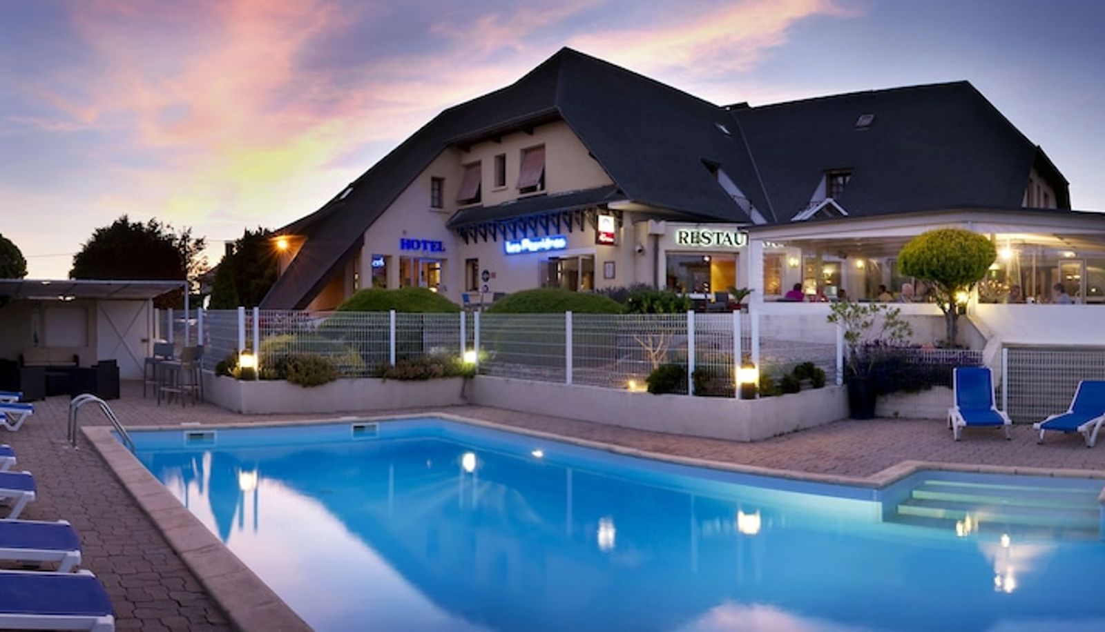 Piscine - HOTEL Les Peyrières
