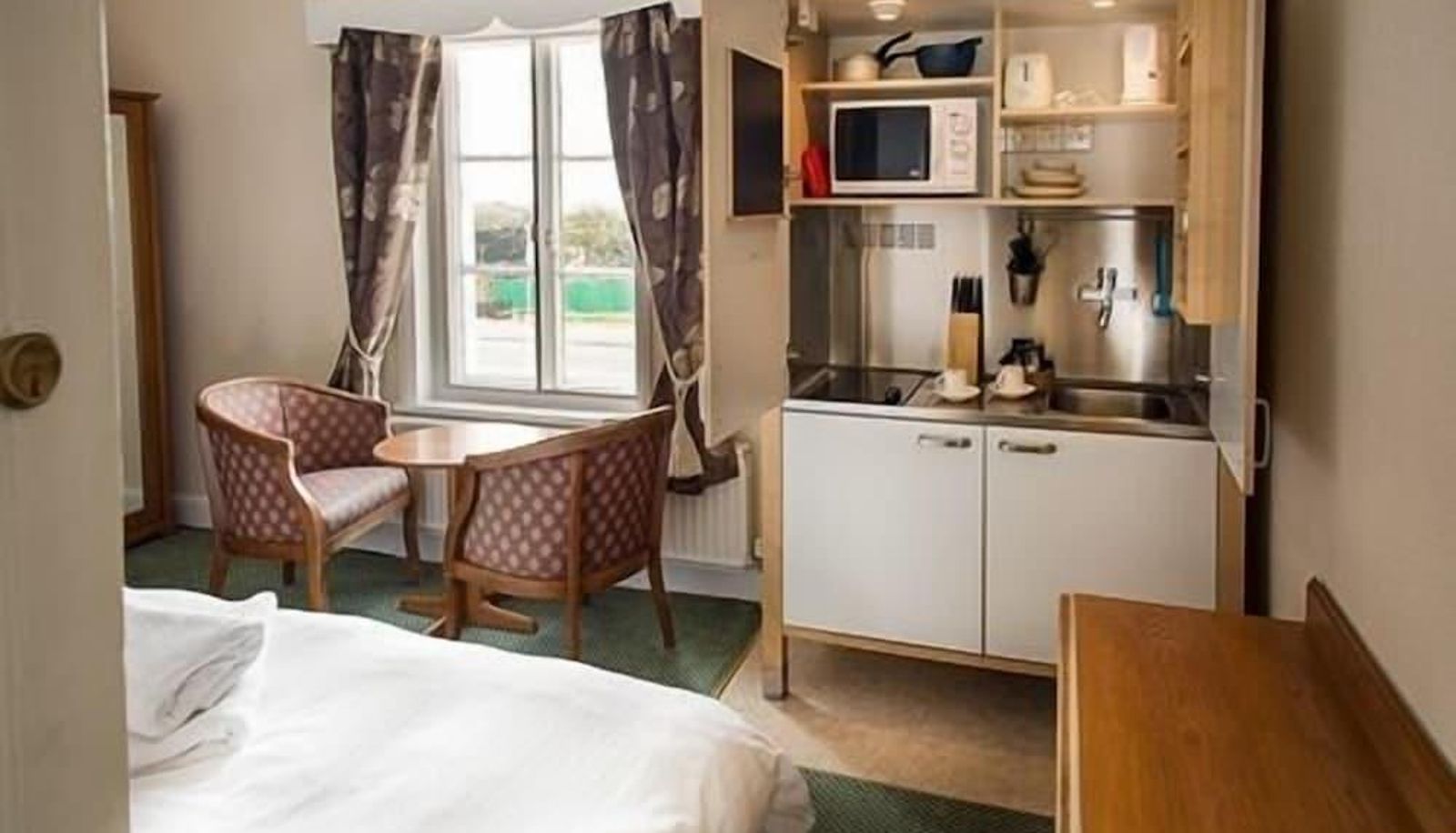 Info - Albert and Victoria Hotel