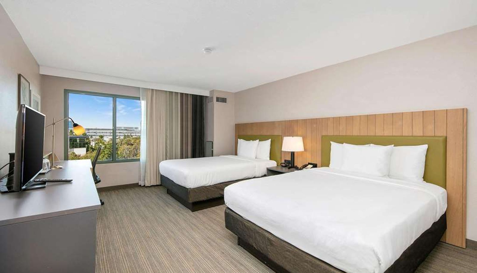 Camera - Country Inn & Suites by Radisson San Diego North CA