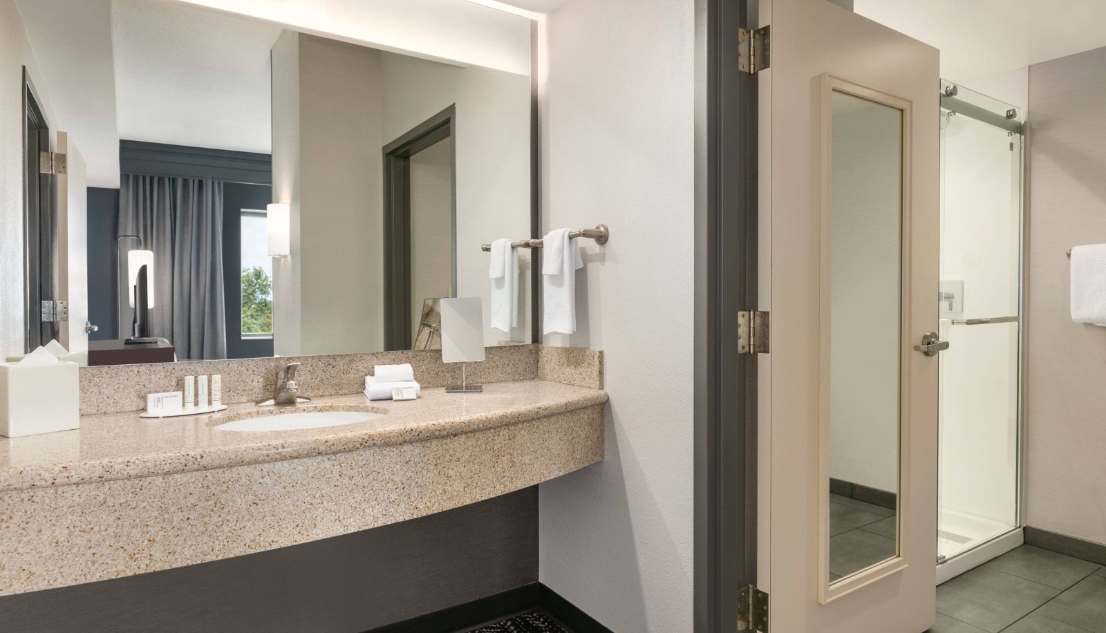 Camera - Courtyard by Marriott Lancaster