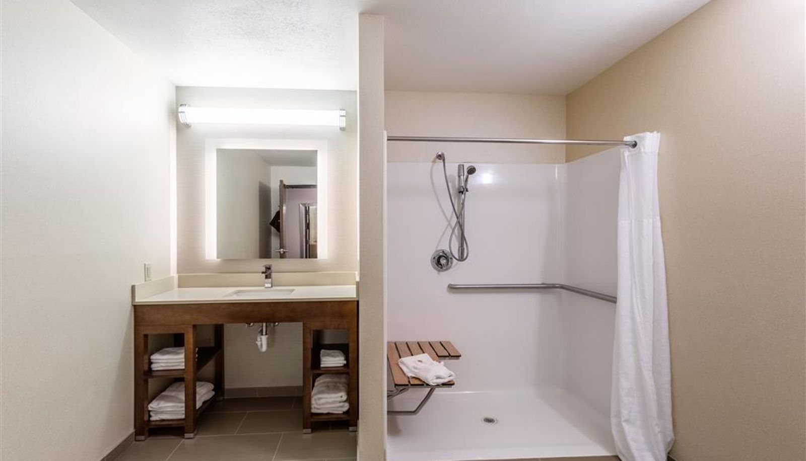 Zimmer - Comfort Suites Escanaba West