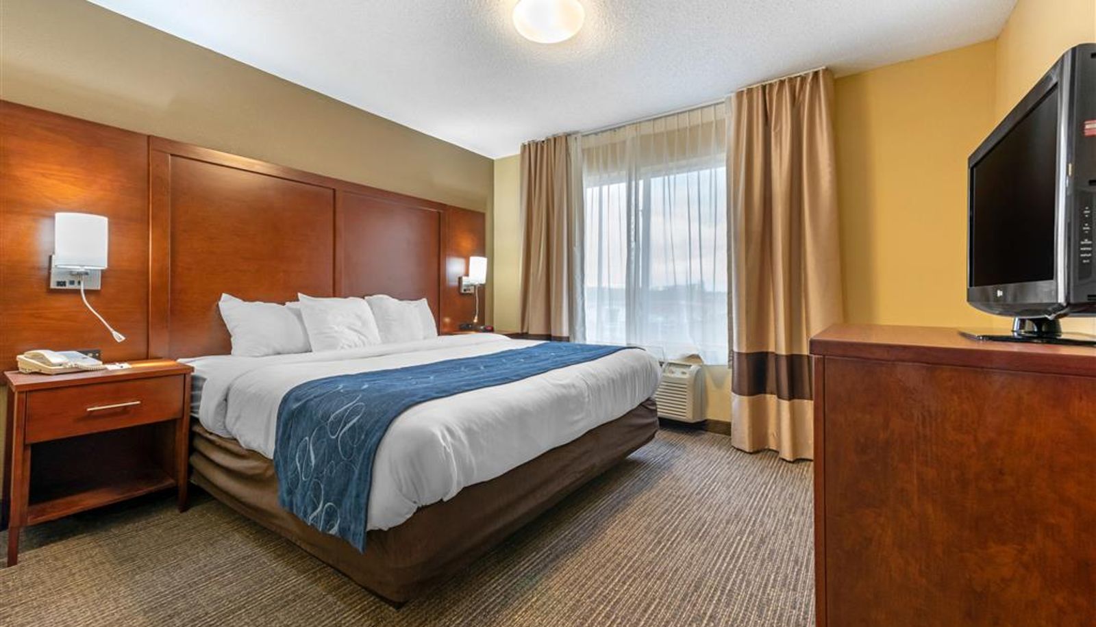 Room - Comfort Suites Findlay I-75 near Sports Complex