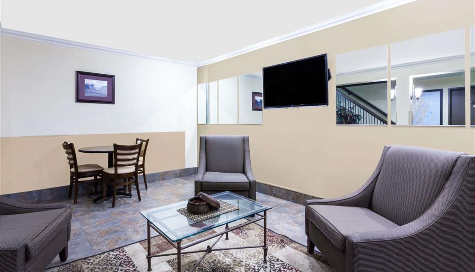 Lobby - Days Inn by Wyndham Bellingham