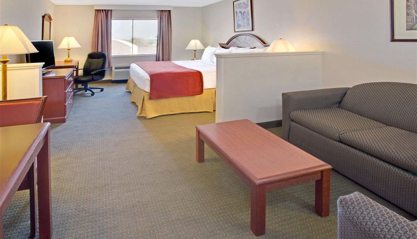 Zimmer - Days Inn & Suites by Wyndham Laurel Near Fort Meade
